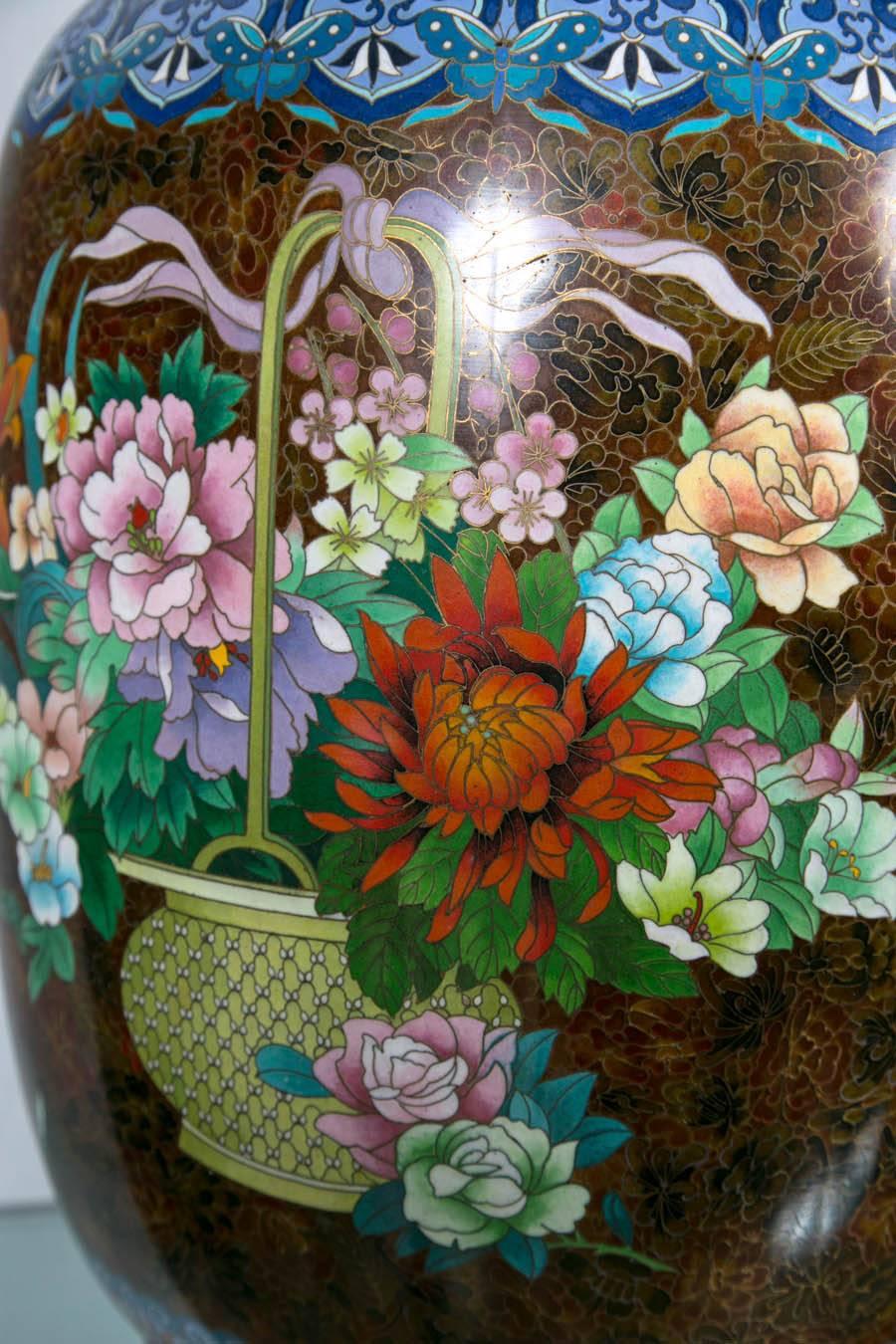Cloissoné Pair of Chinese Cloisonne Vases For Sale