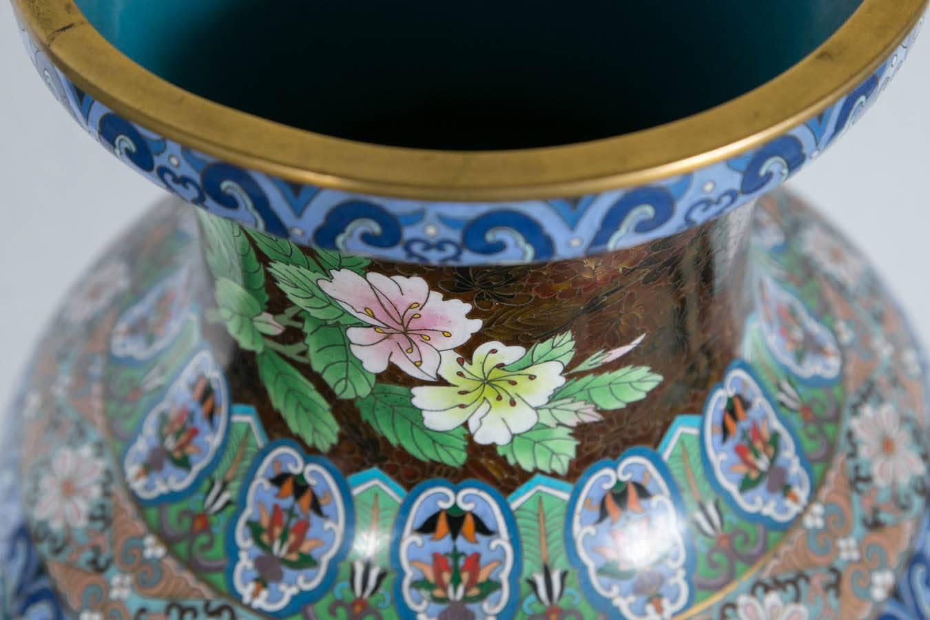 20th Century Pair of Chinese Cloisonne Vases For Sale