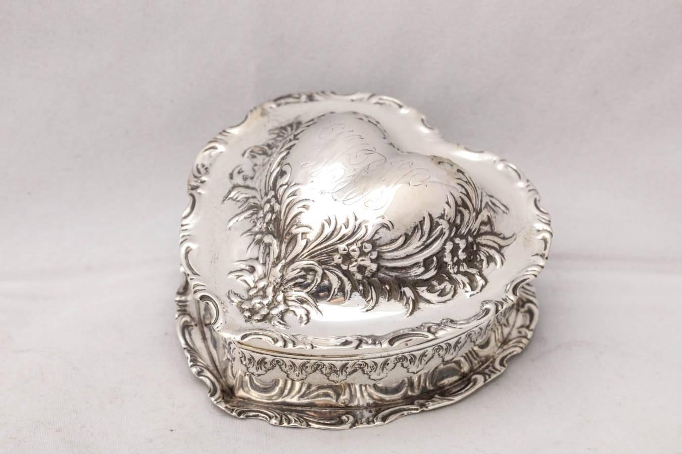 Lovely Victorian Sterling Silver Heart-Form Trinkets Box In Excellent Condition In New York, NY