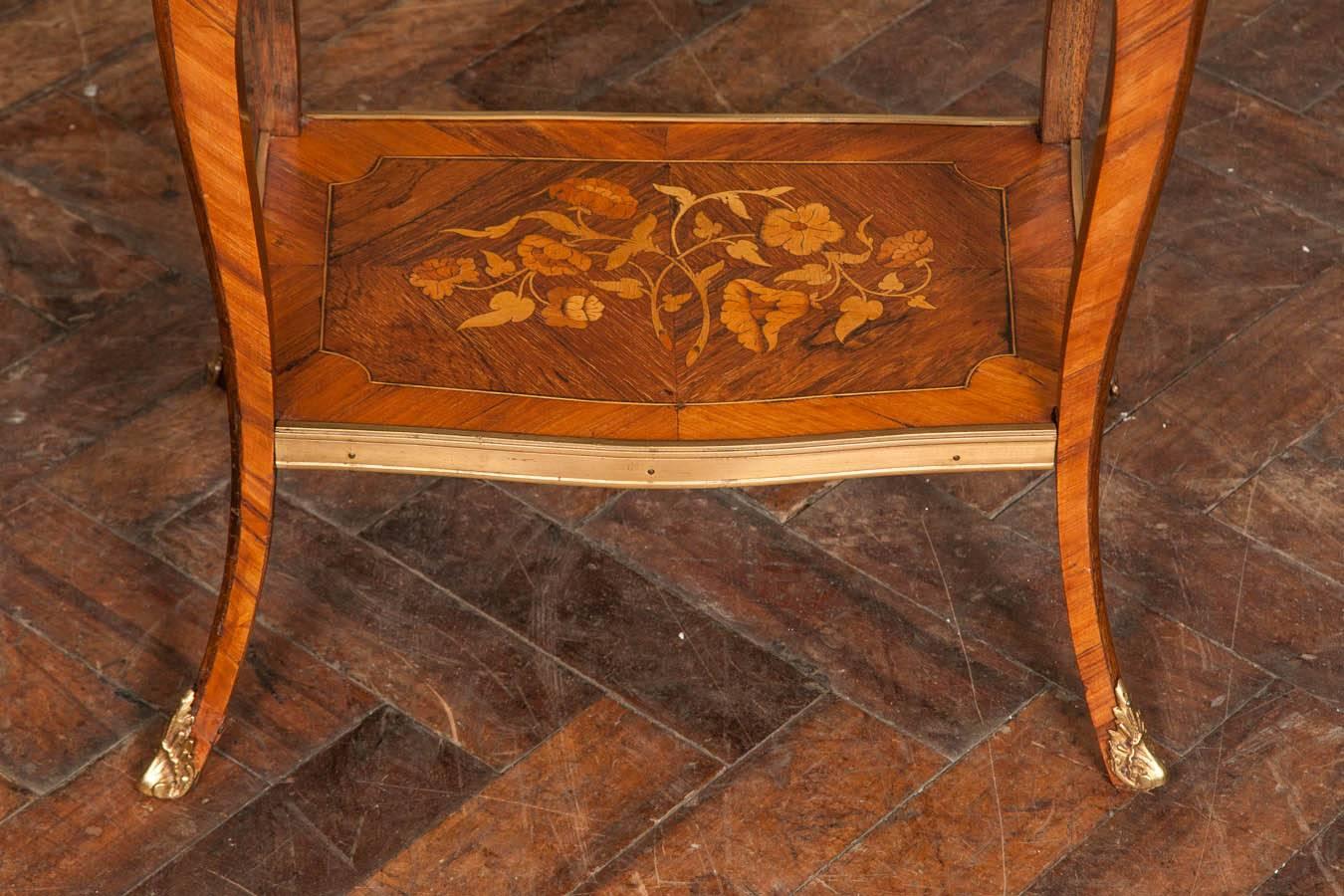 Français Paire de tables d'appoint de style Louis XIV en vente