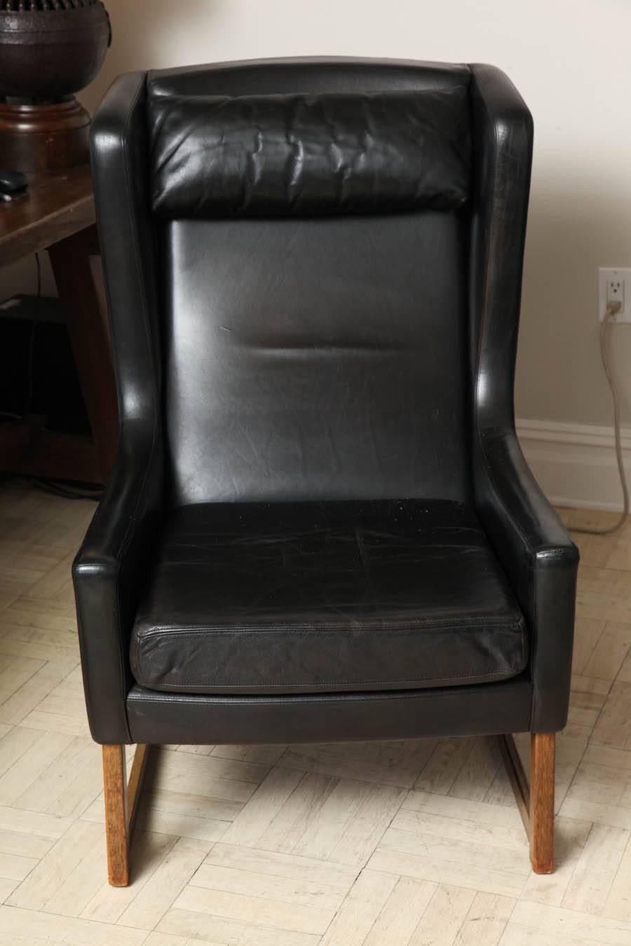 Mid-20th Century Wing Chair For Sale 3