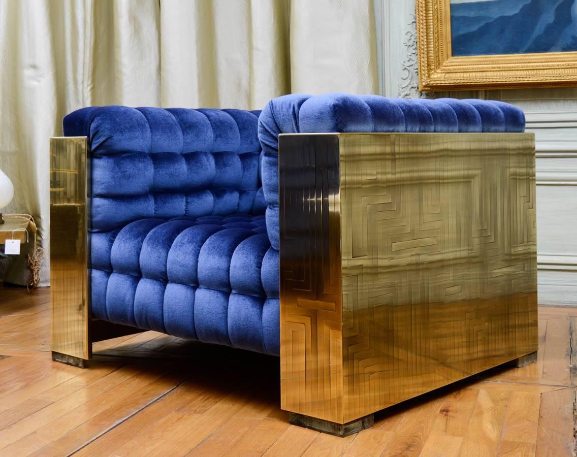 Stunning armchair in sculpted brass base and padded blue velvet from Rubelli.
Created for Gallery Glustin in limited edition of 12 pieces.