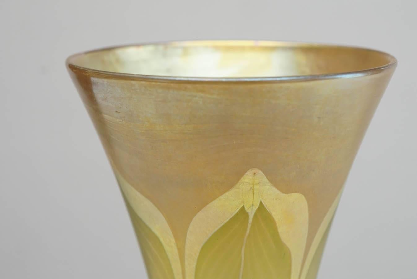 Art Nouveau Tiffany Studios Pulled Feather Trumpet Vase, Bronze Base For Sale