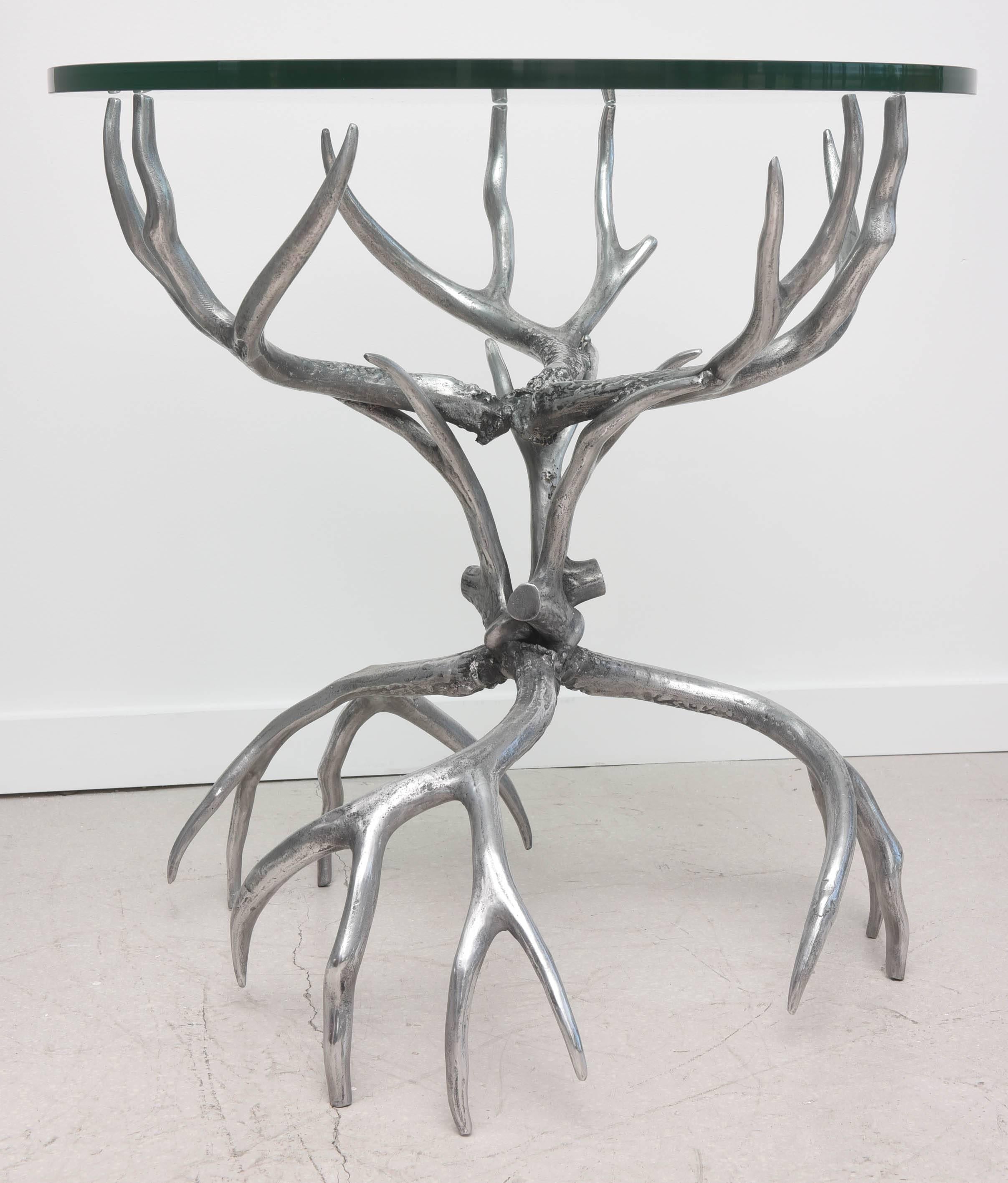 Organic and realistic looking antler bases with .075" clear circular glass tops.