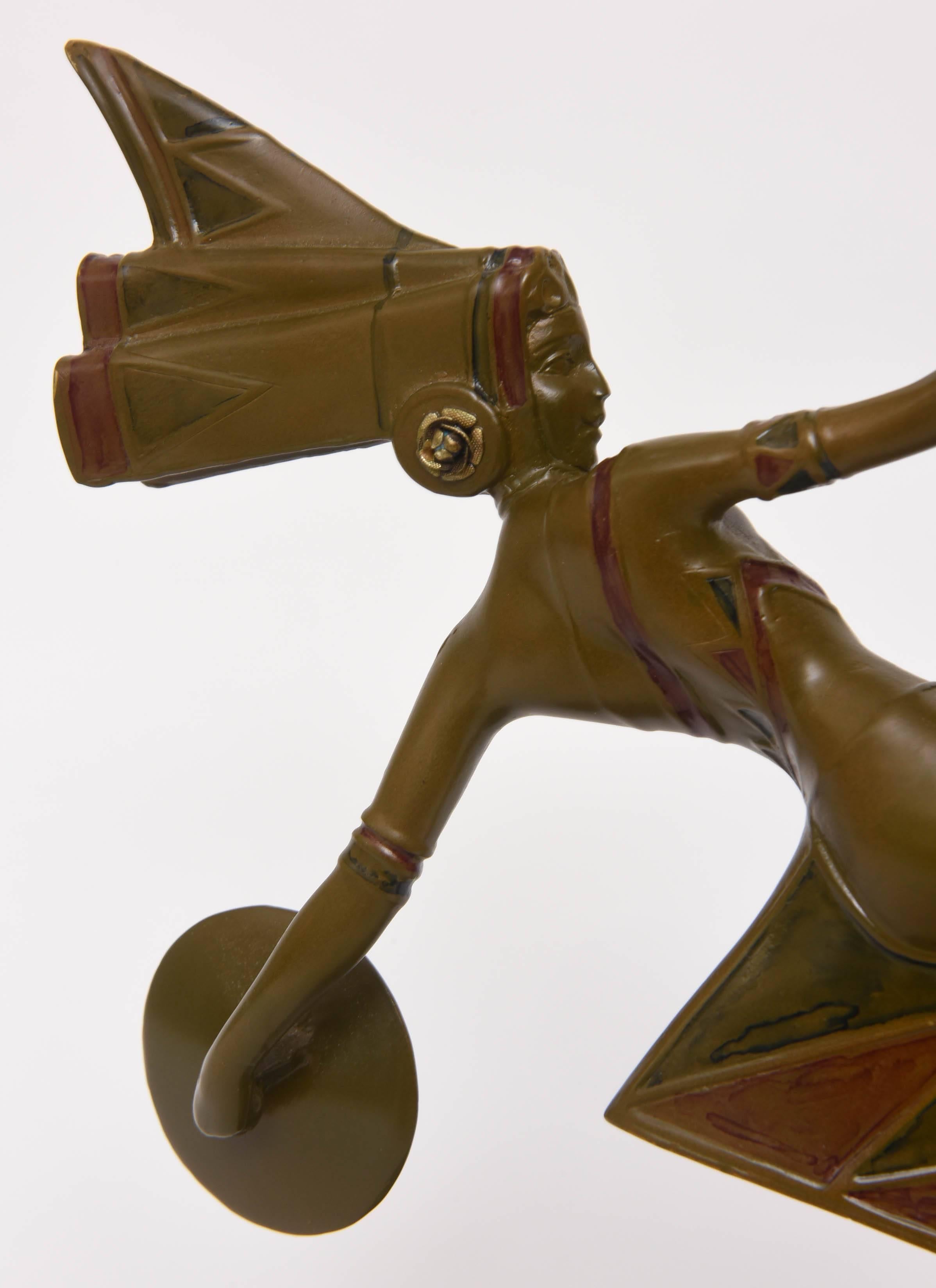 Bronze Sculpture en bronze patiné Art Déco d'une « danseuse » par Gerda Gerdago en vente