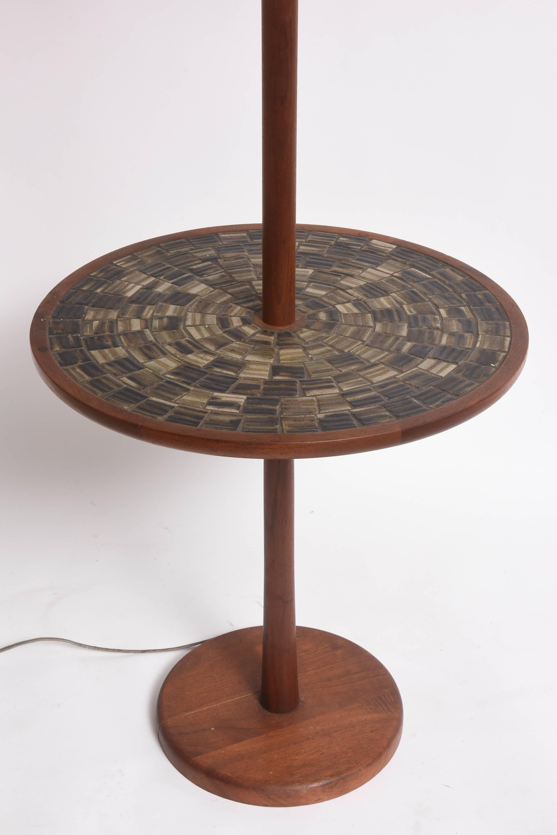 Solid walnut construction. Radiating ceramic table table surface and interwoven shade with walnut finial. Wiring is original and in working order.
Table ht.- 20
