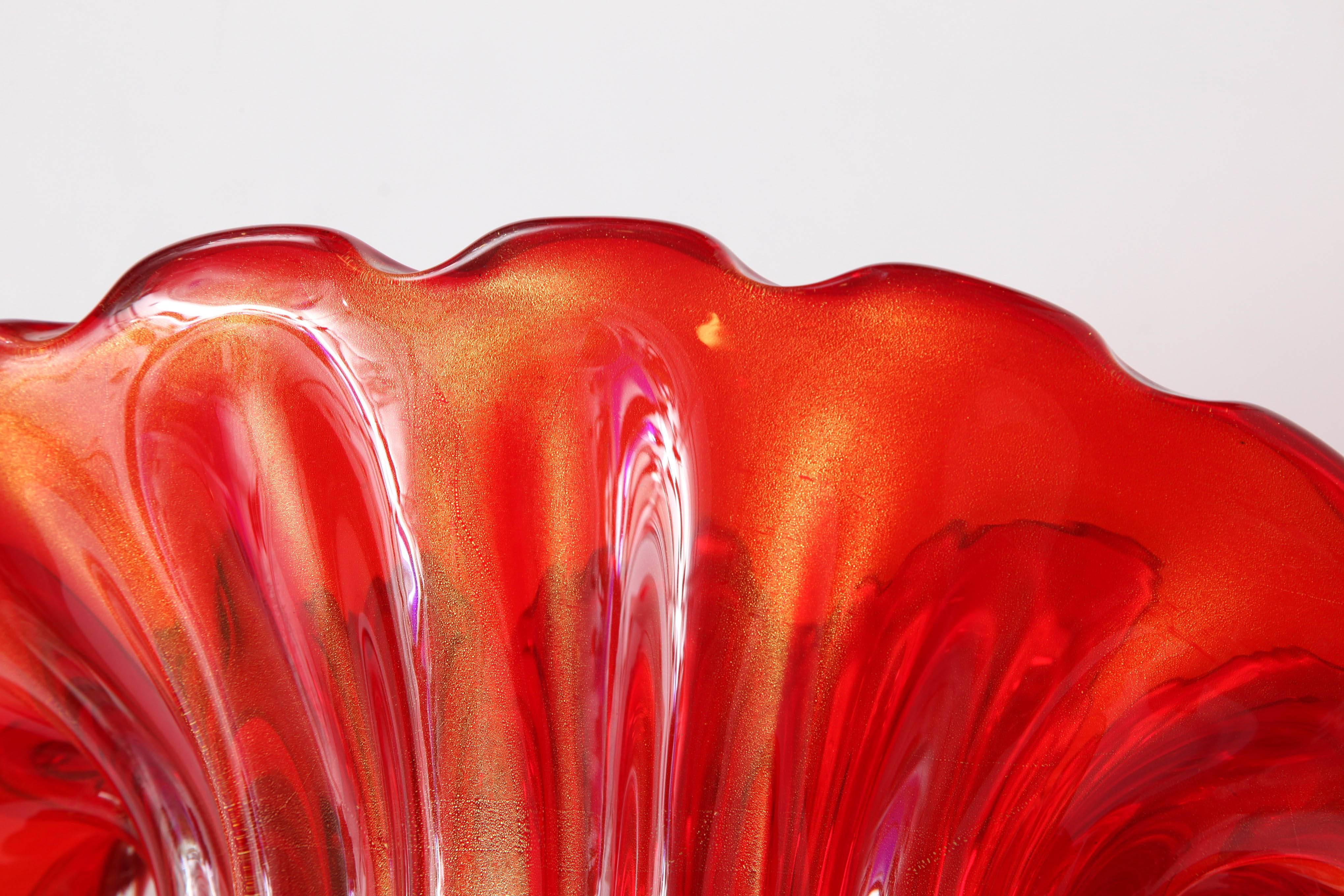 Pair of Italian Red Murano Glass Shell Vases In Excellent Condition In New York, NY