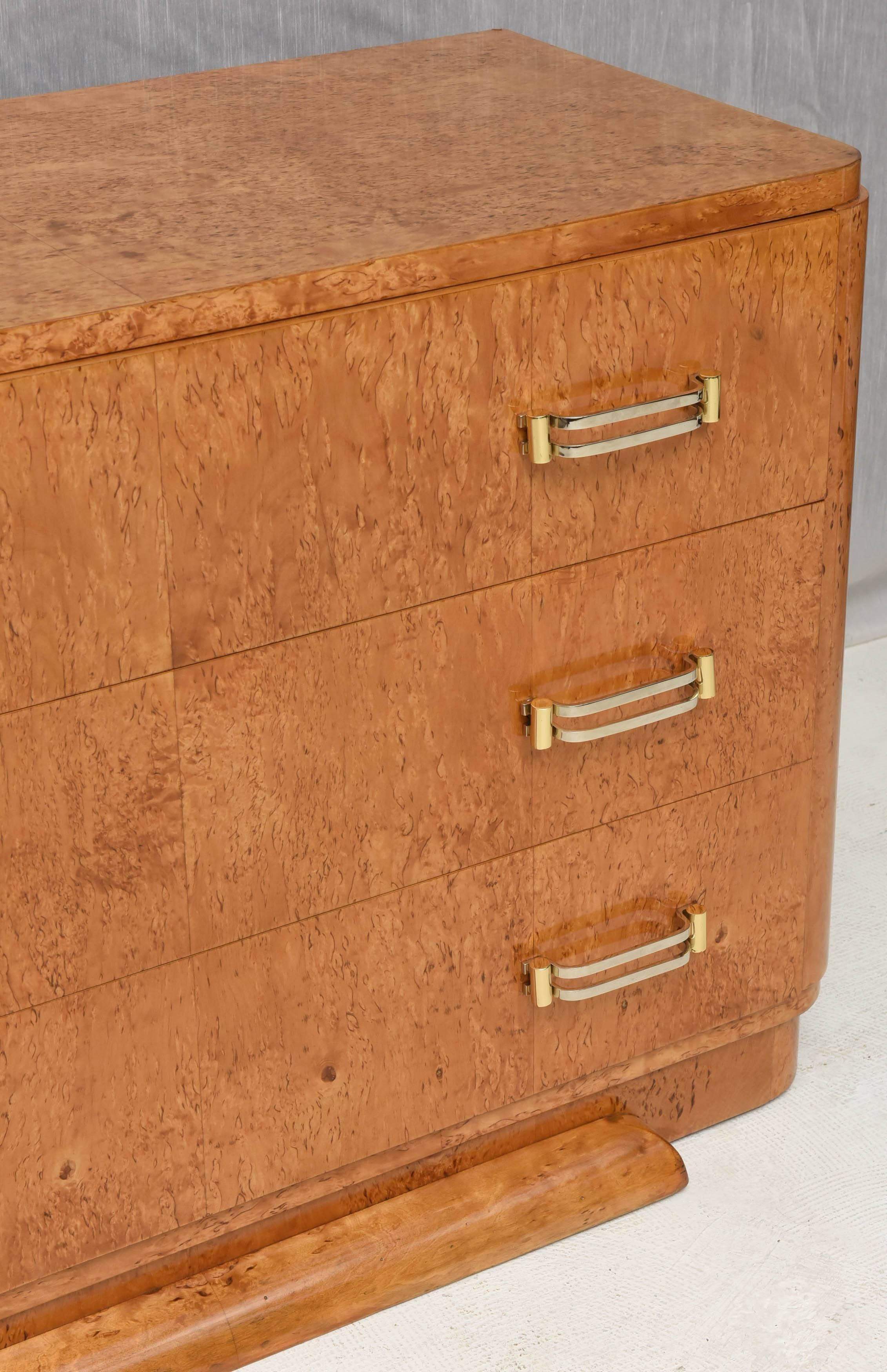 French Art Deco Commode in Light Burl of Amboina. In Excellent Condition In Miami, FL