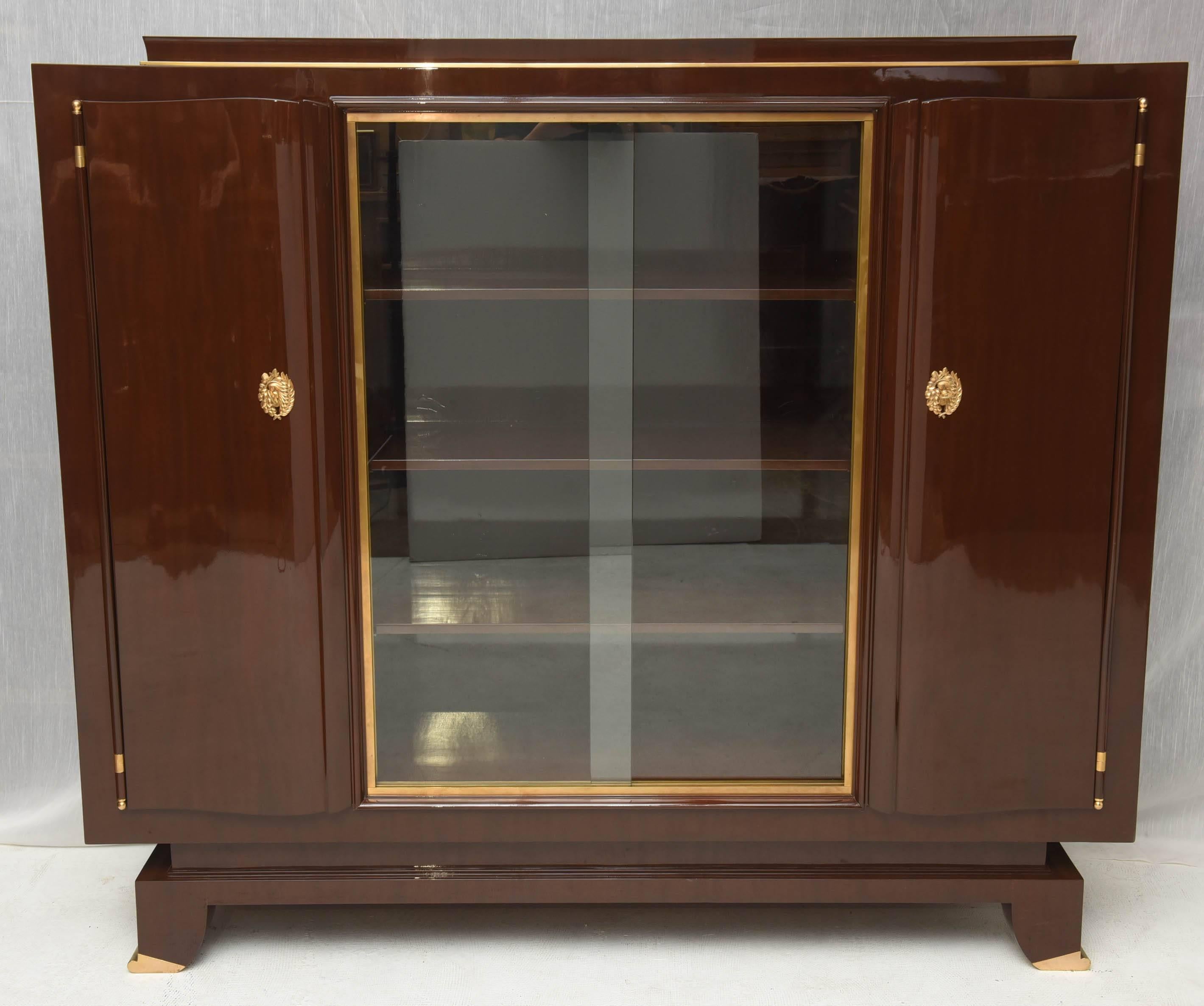 Exceptional design for this Art Deco display cabinet (signed inside a  door)
by J. Leleu.
The quality and the proportions of the piece is perfect,
shelves inside.