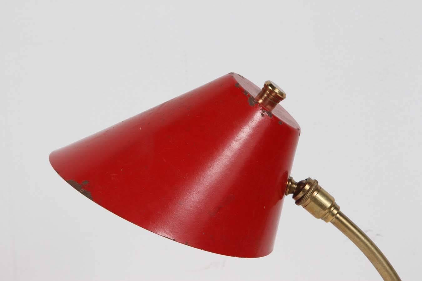 French Cocotte 1950s Brass and Painted Metal Table Lamp, Also Hangs as a Sconce  In Good Condition For Sale In santa monica, CA