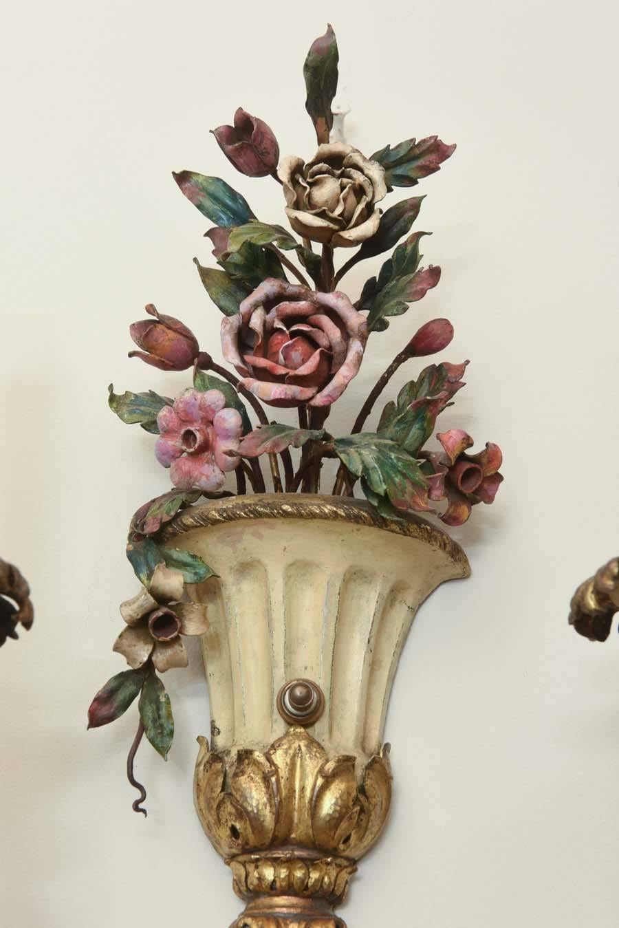Italian Pair of Finely-Made Floral Urn Form Wall Sconces, Early 20th Century For Sale