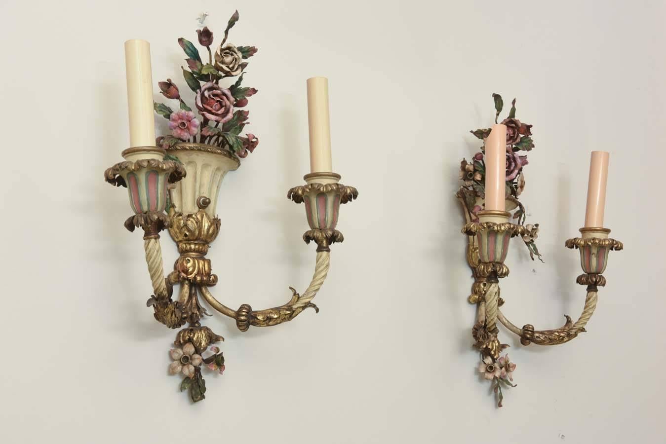 Bronze Pair of Finely-Made Floral Urn Form Wall Sconces, Early 20th Century For Sale