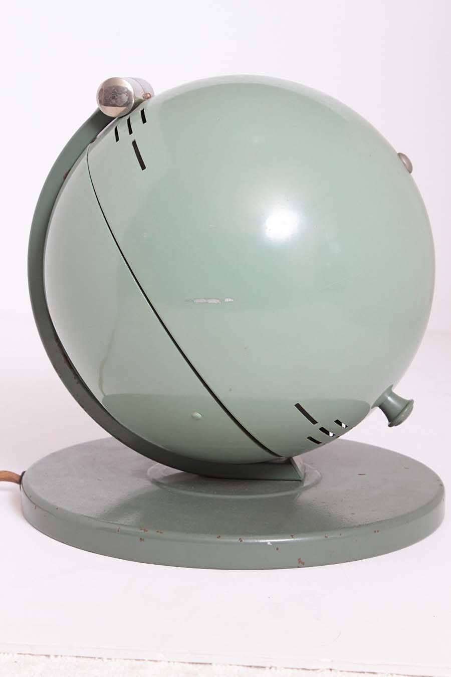 Great early modernist design on this German machine age Classic.

Two-tone Art Deco green lacquered metal with aluminium internal bulb reflector and base mirror. Heavy duty vintage or original silk-wrapped cord and European bakelite