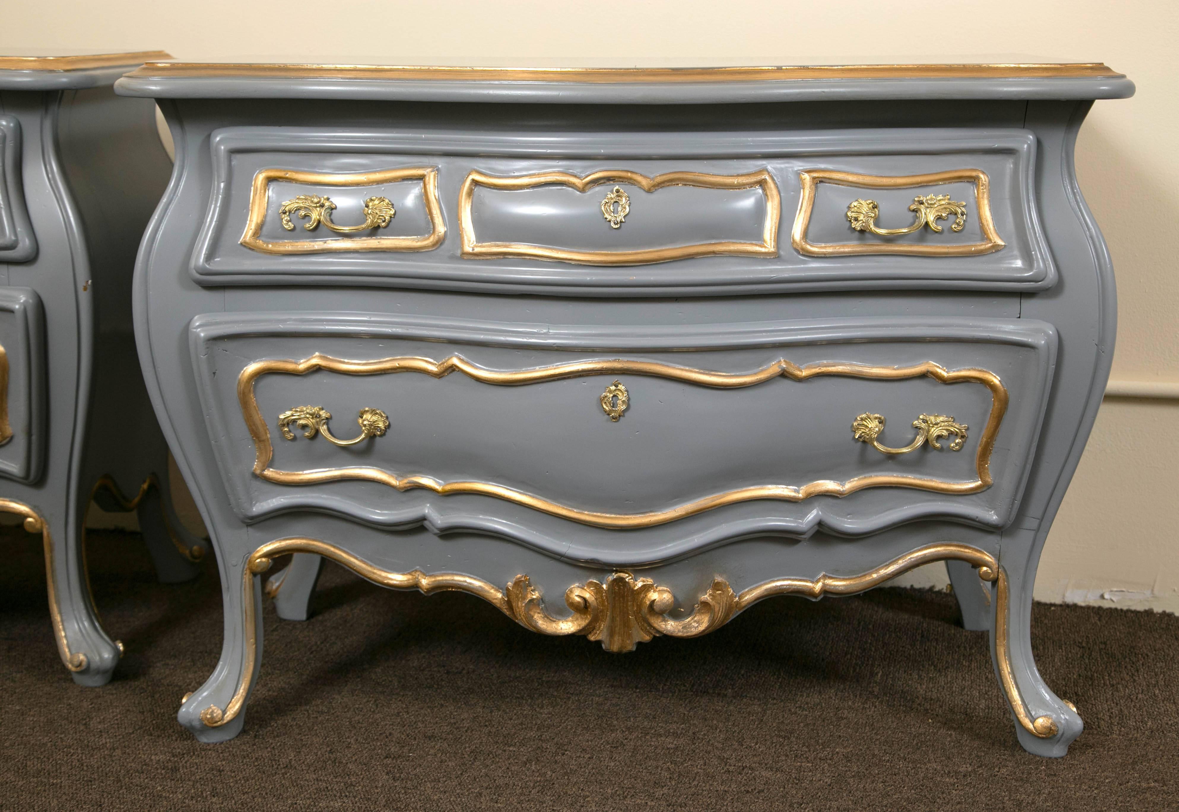 Hollywood Regency Pair Louis XV Style Parcel Paint and Gilt Decorated Bombe Commodes Nightstands