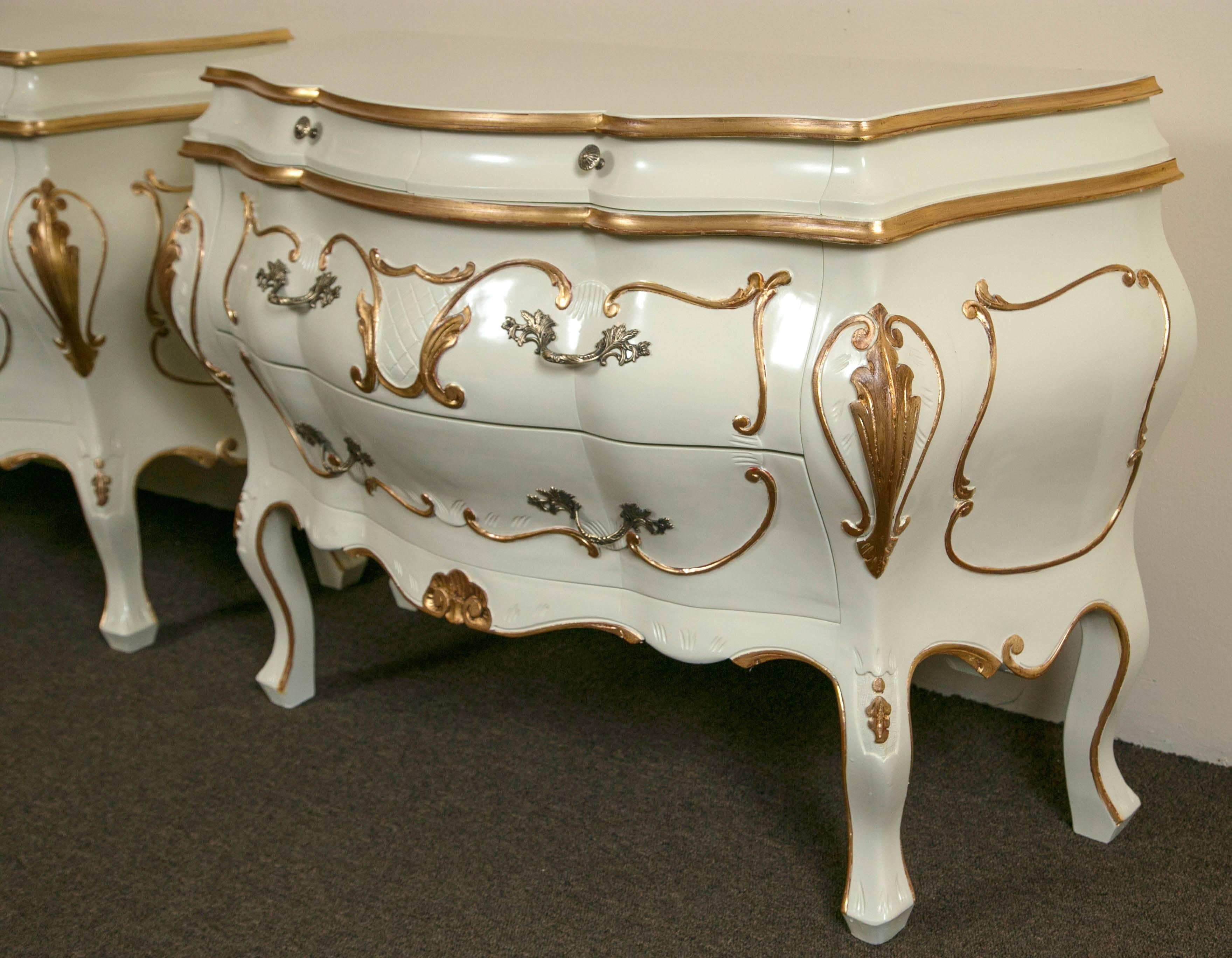 Mid-20th Century Pair Parcel Paint and Gilt Decorated Italian Bombe Commodes, Night Tables