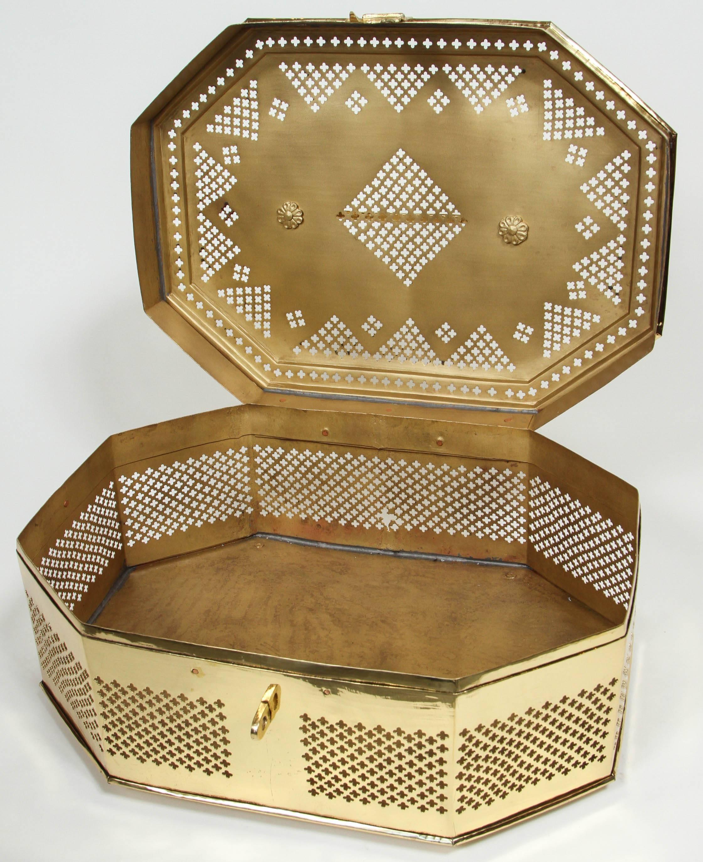 Large Brass Cricket Box In Excellent Condition In Pasadena, CA