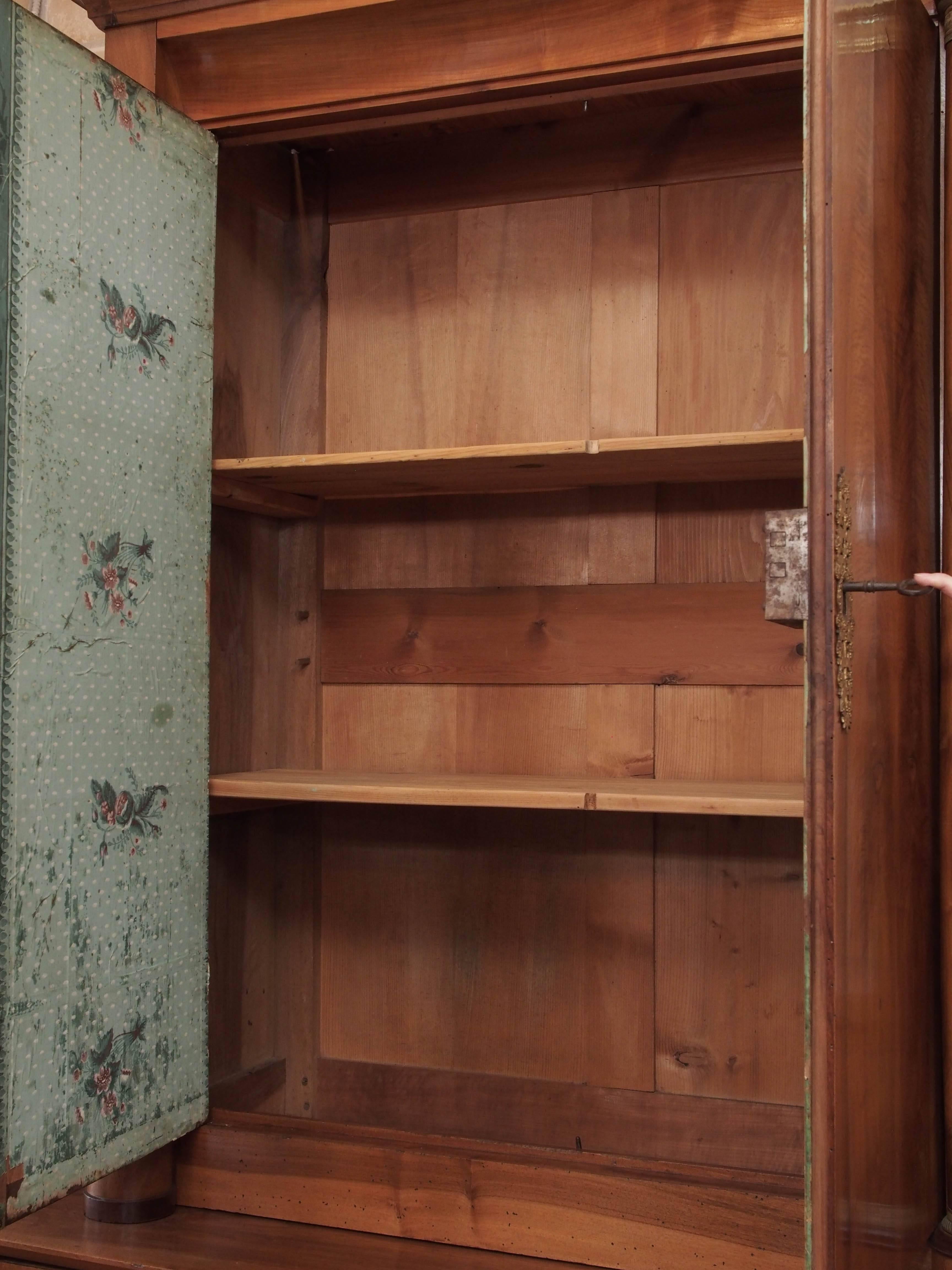 Early 19th Century French Walnut Buffet a Deux Corps 2