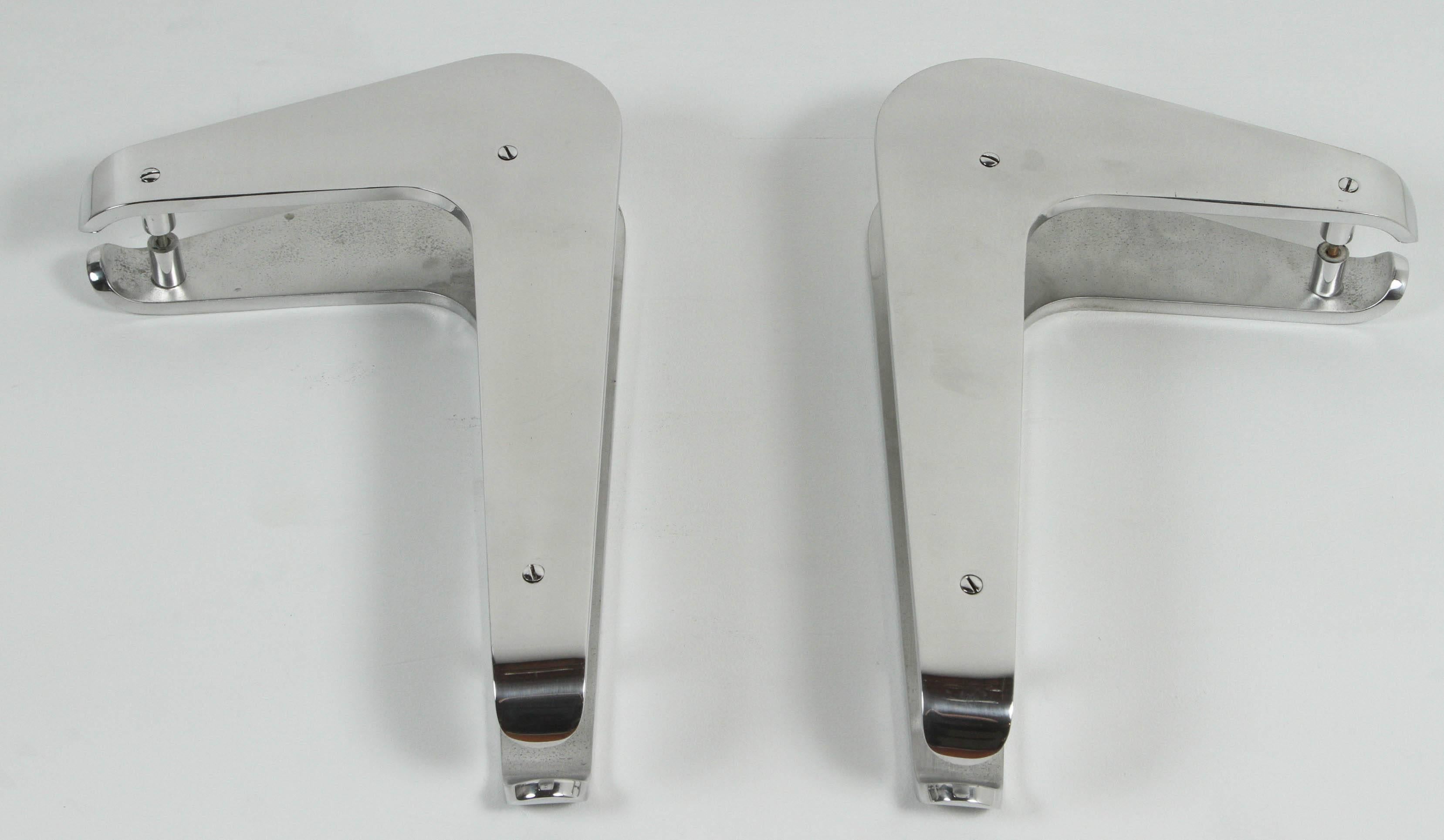 Metà XX secolo Set di quattro maniglie per porte in alluminio in vendita