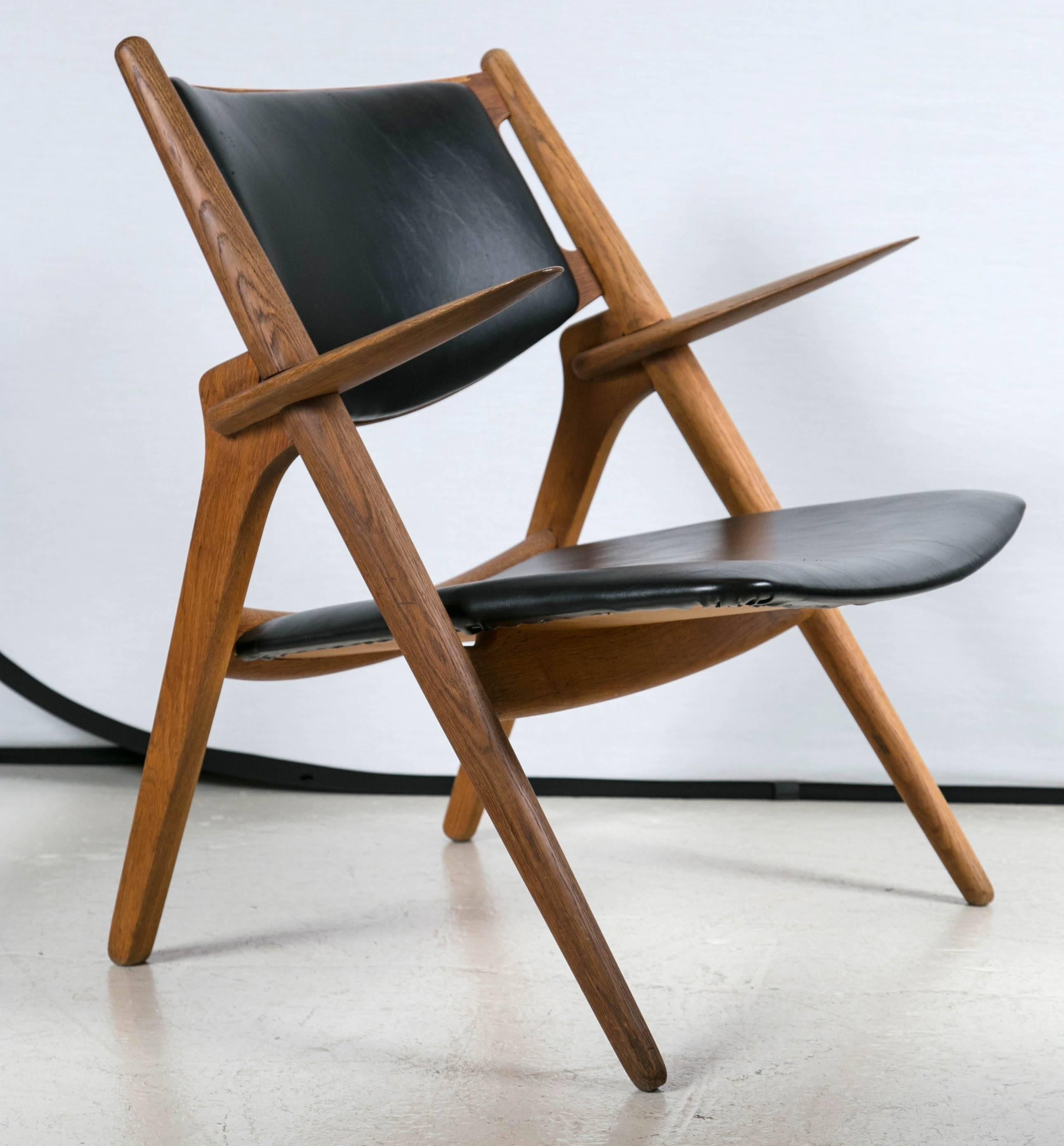 This pair come from early production. Made in Denmark by Carl Hansen & Søn.
 