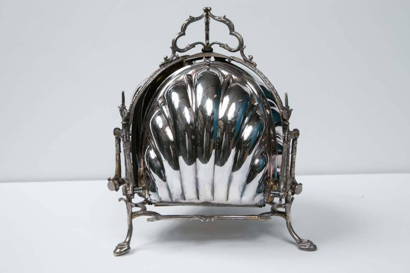 Antique English Silver Plated Fancy Biscuit Box, 1880 In Good Condition In Stamford, CT