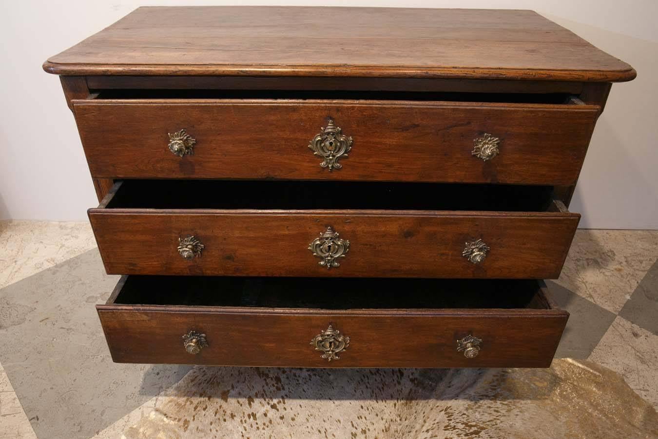 Large 18th Century French Oak Commode Chest of Drawers w/ Brass Detail In Good Condition In Houston, TX