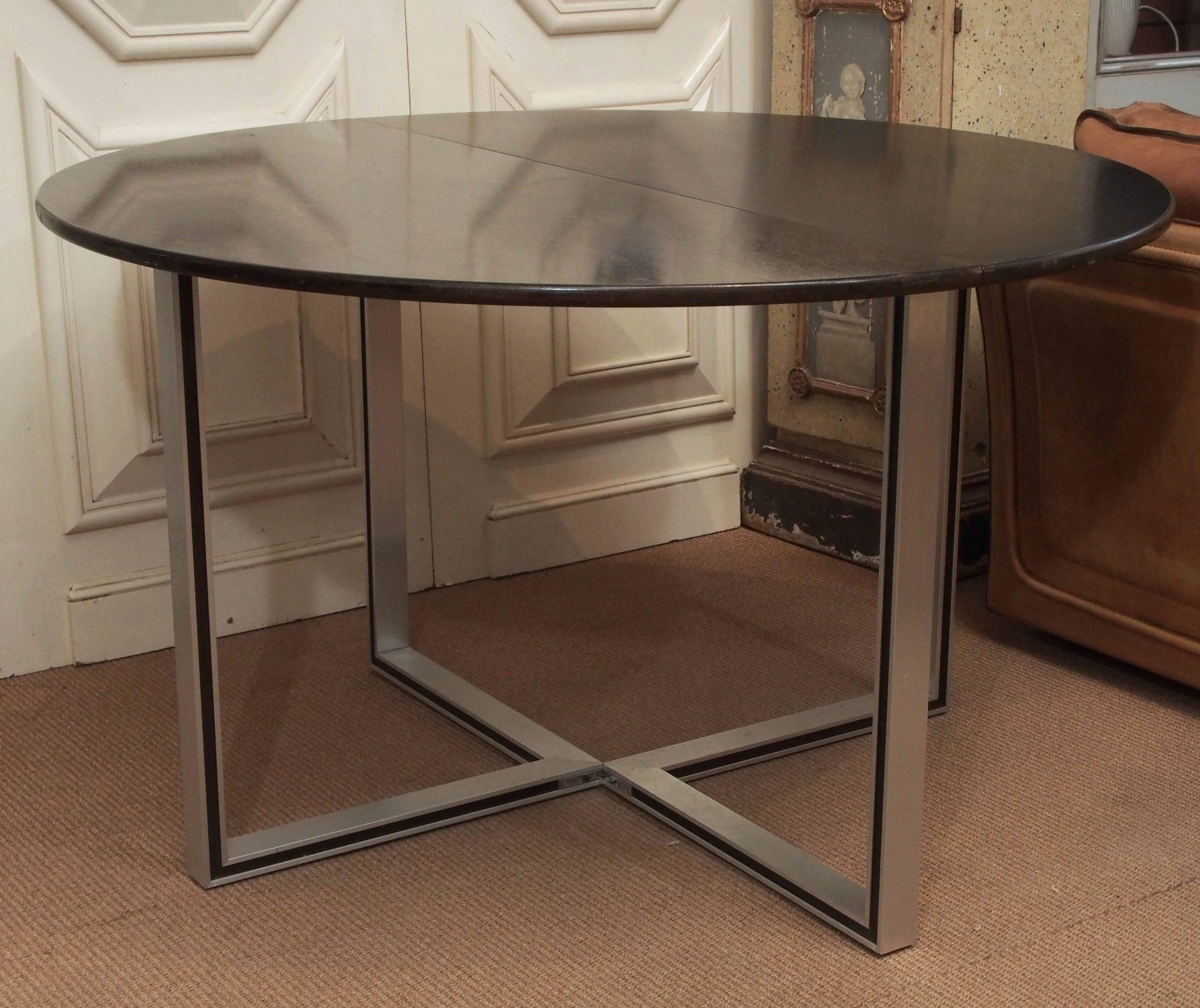 Drop-Leaf Circular Table, 20th Century In Excellent Condition In New Orleans, LA