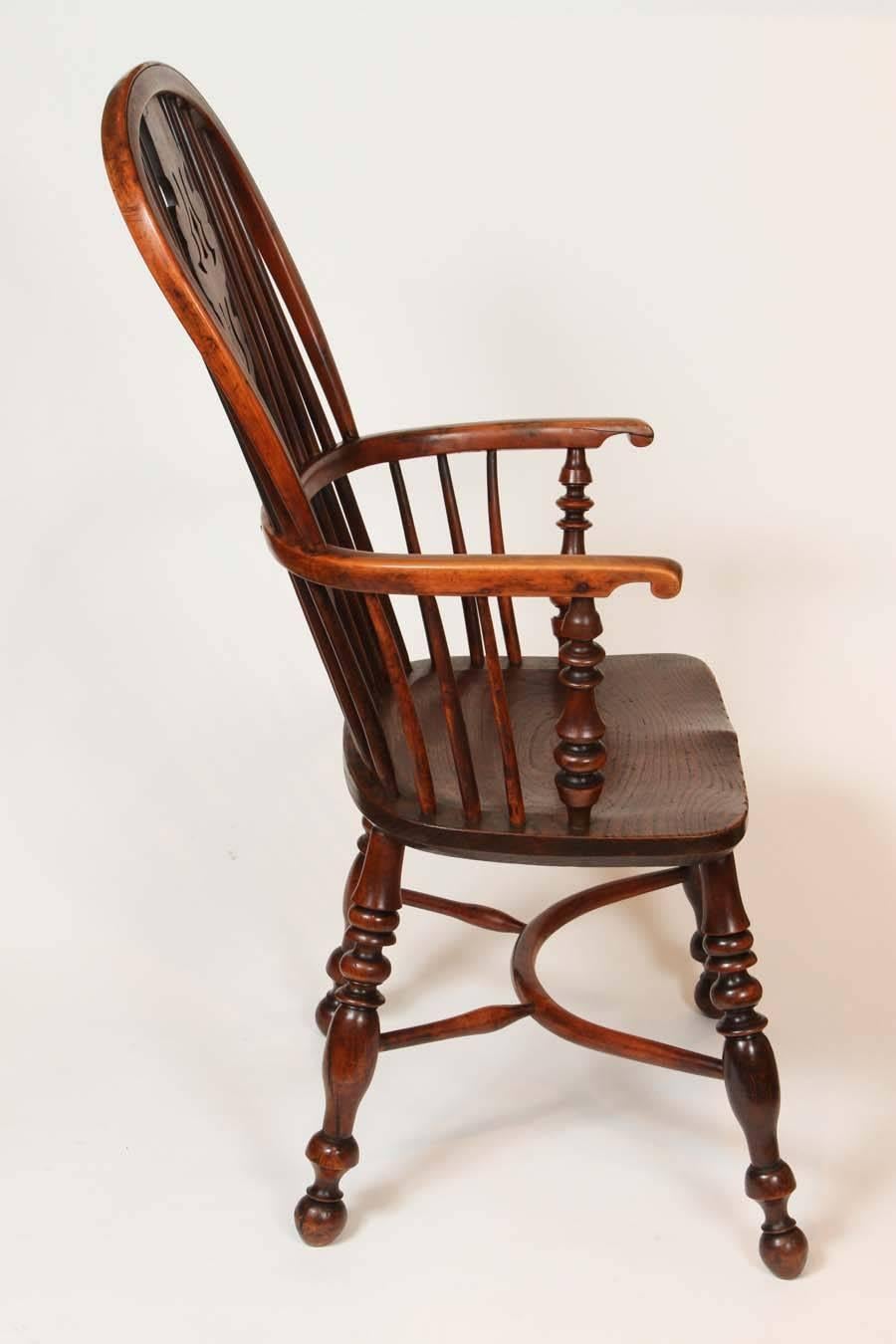 An English Windsor Armchair with Crinoline Stretcher, circa 1825 1