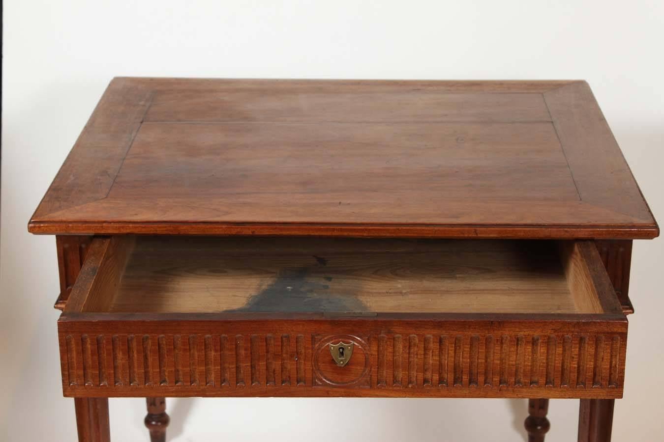 An Italian Neoclassical Walnut Side Table with Drawer, circa 1800 2