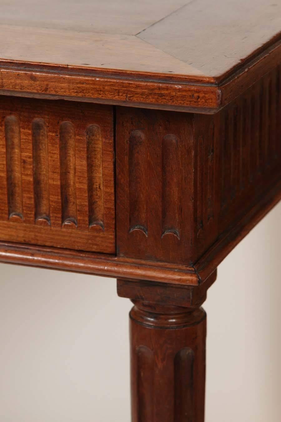 An Italian Neoclassical Walnut Side Table with Drawer, circa 1800 5
