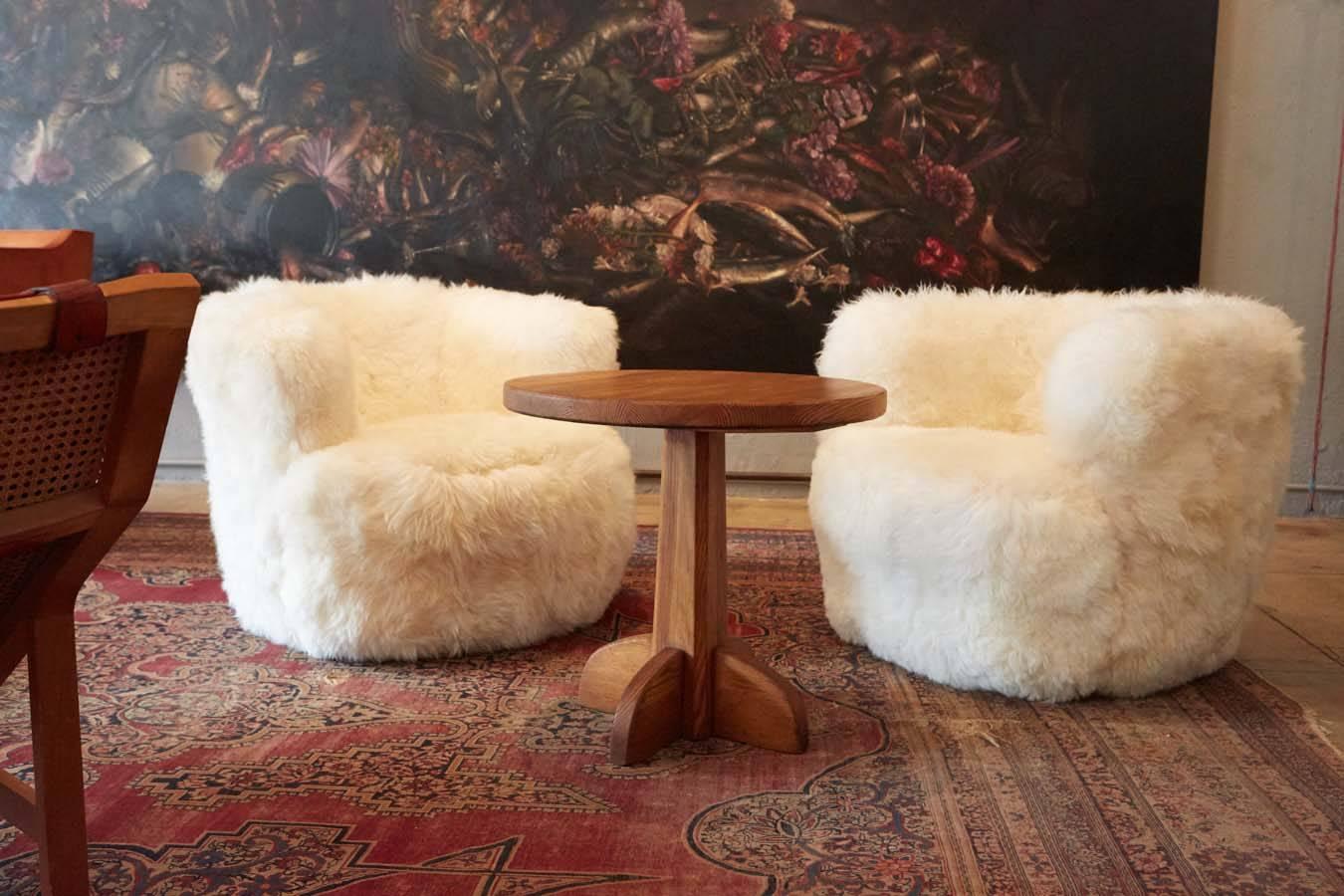 A beautiful pair of Danish chairs from the 1930s dressed in the most beautiful Scandinavian sheepskin.
Probably redressed in their current sheepskin in the 1970s.