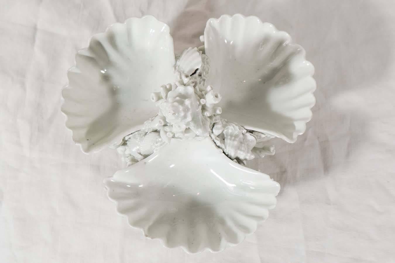 English First Period Dr. Wall Worcester Porcelain Sweetmeat Dish with Three Shell Shapes