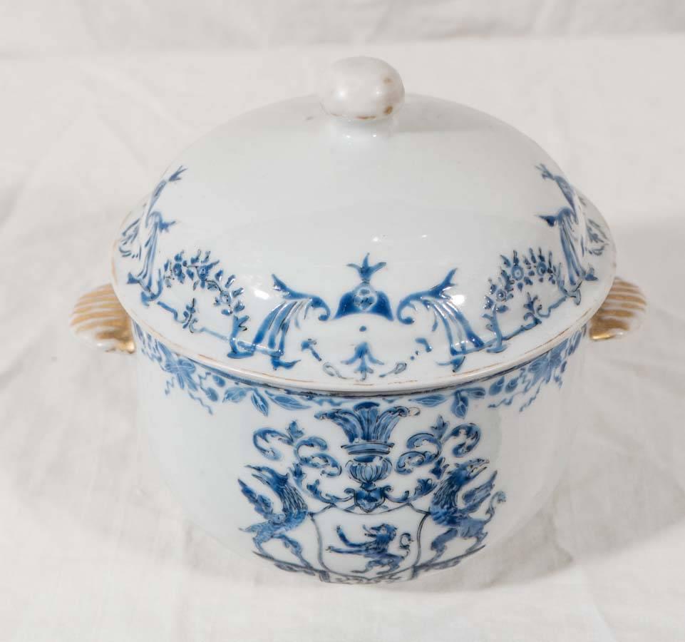 Chinese Export Antique Chinese Porcelain Armorial Jar Blue