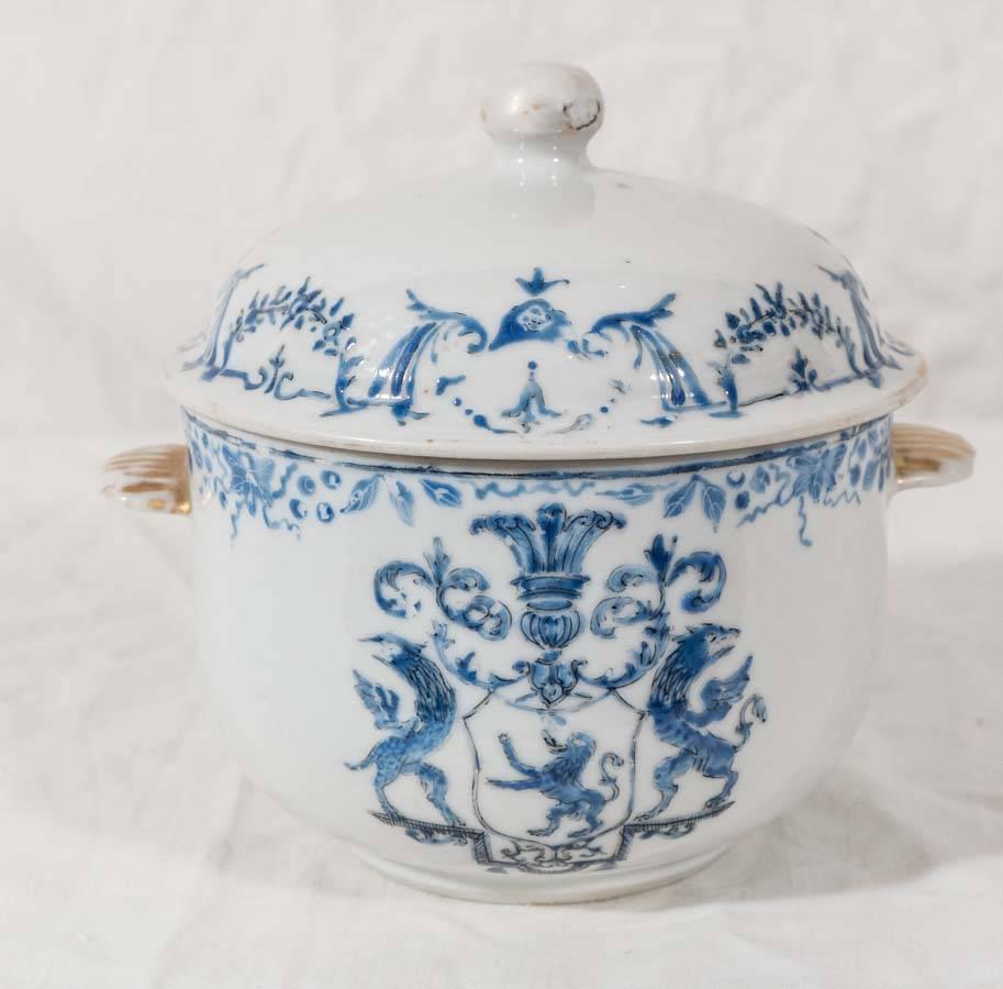Antique Chinese Porcelain Armorial Jar Blue 1