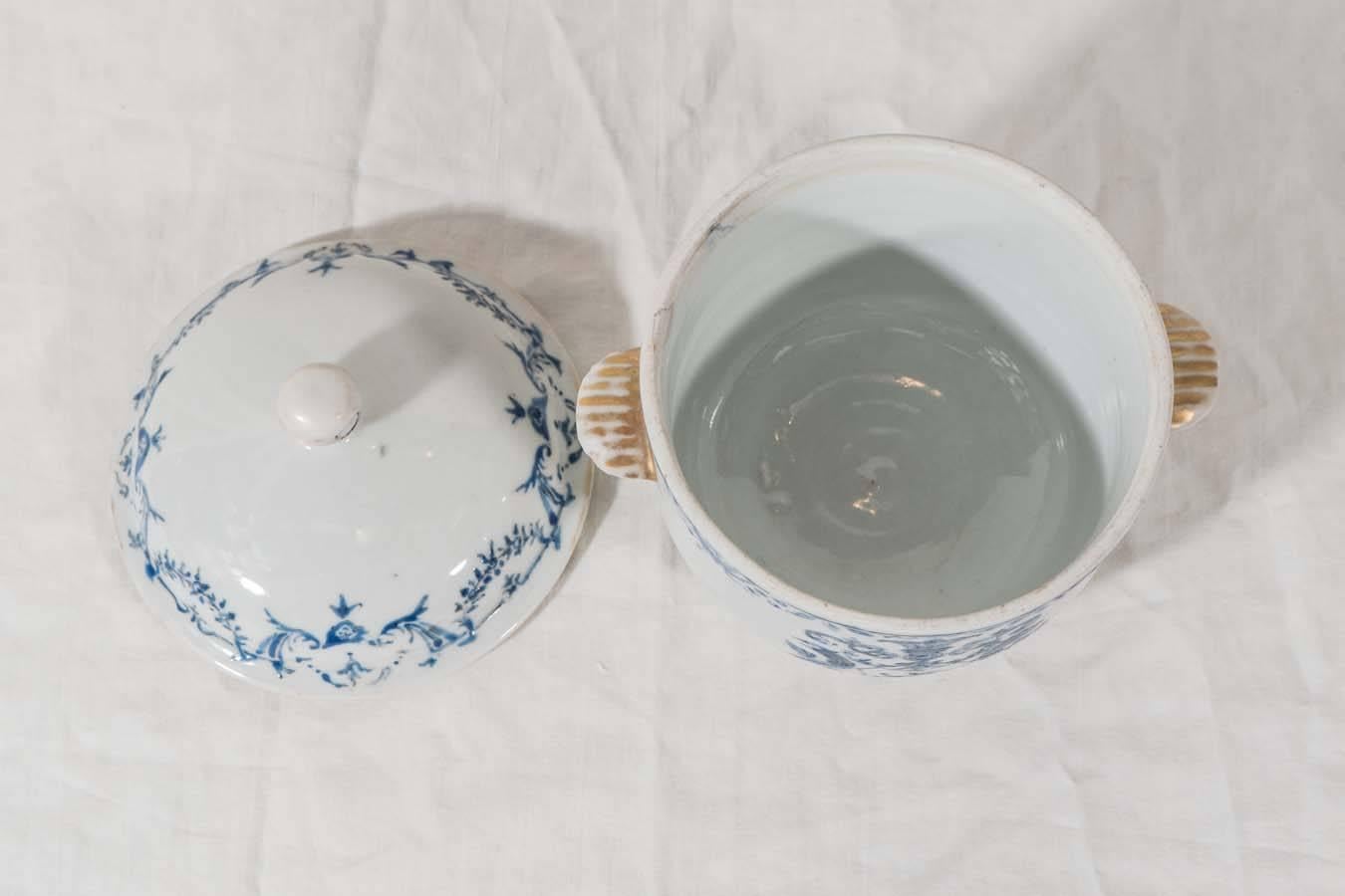 Antique Chinese Porcelain Armorial Jar Blue 2