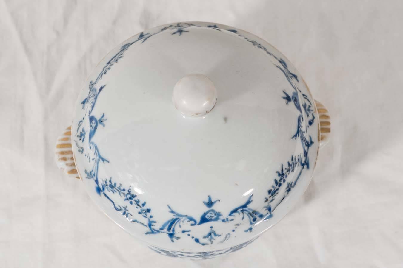 Antique Chinese Porcelain Armorial Jar Blue 3