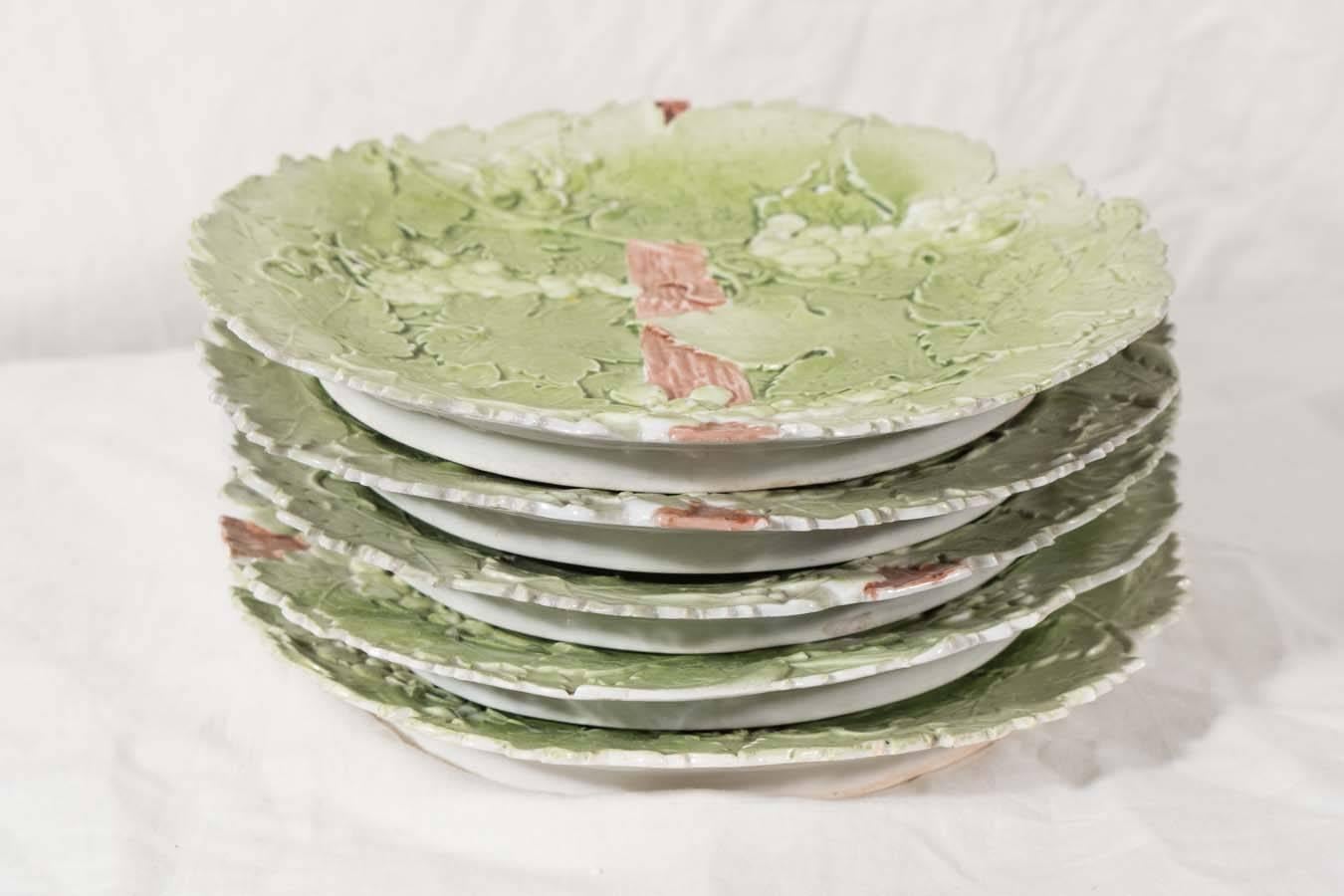 Antique Porcelain Dishes Decorated with Grapes and a Grapevine In Excellent Condition In Katonah, NY