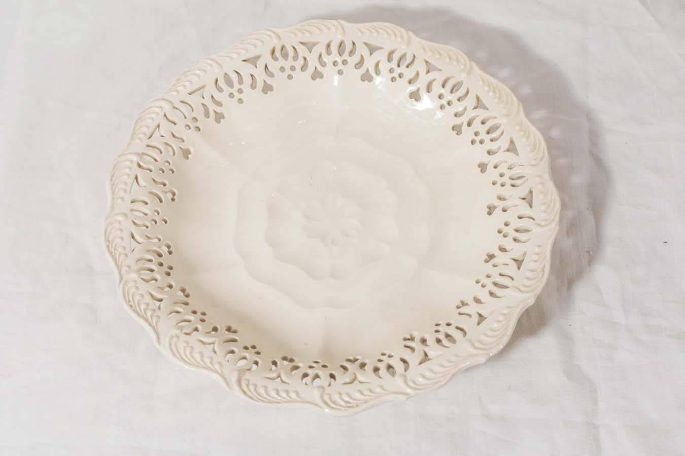 18th Century Pierced Creamware Fruit Plate In Excellent Condition In Katonah, NY
