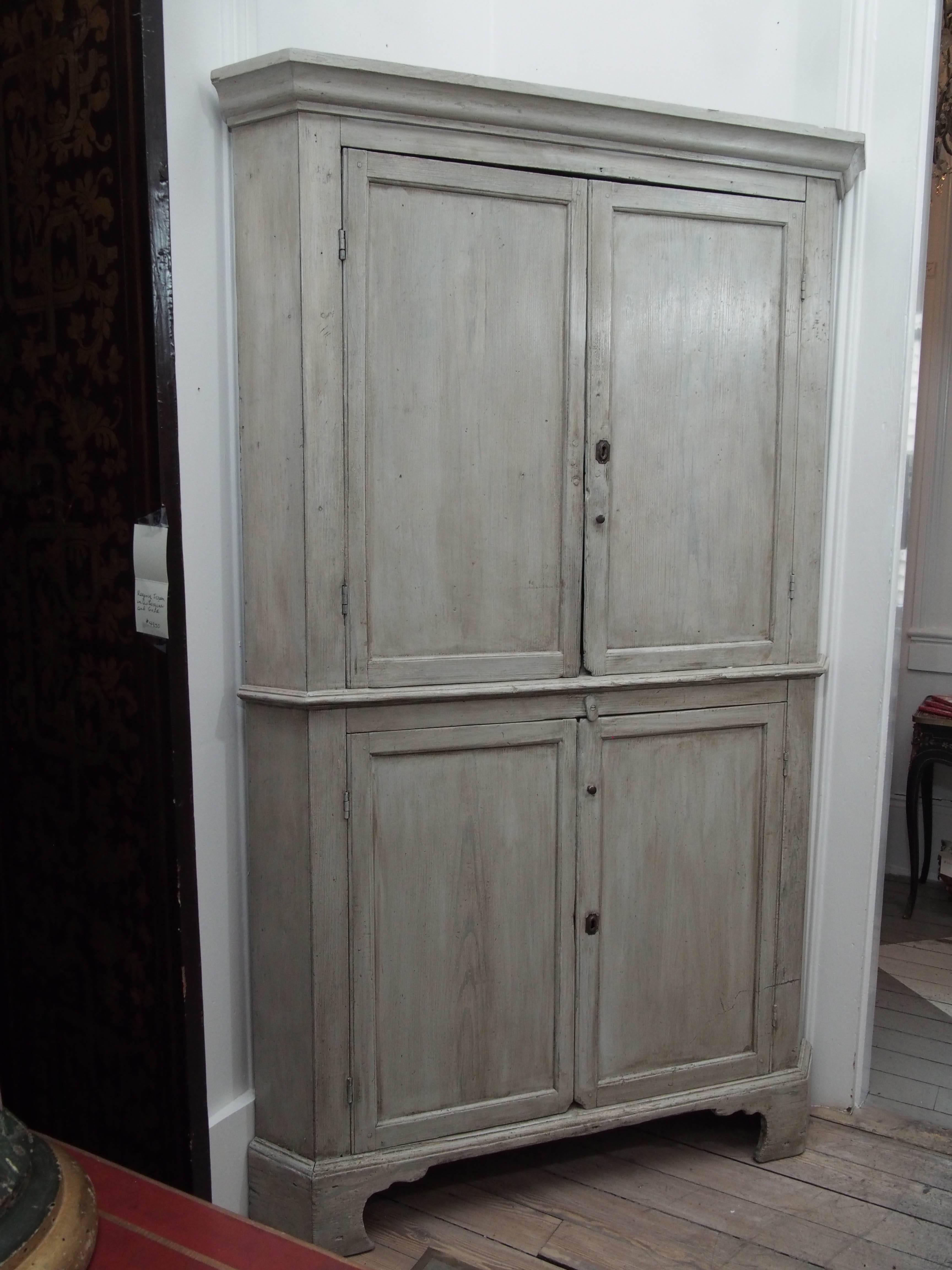 Early English White Wash Corner Cupboard with Scalloped Base For Sale 2