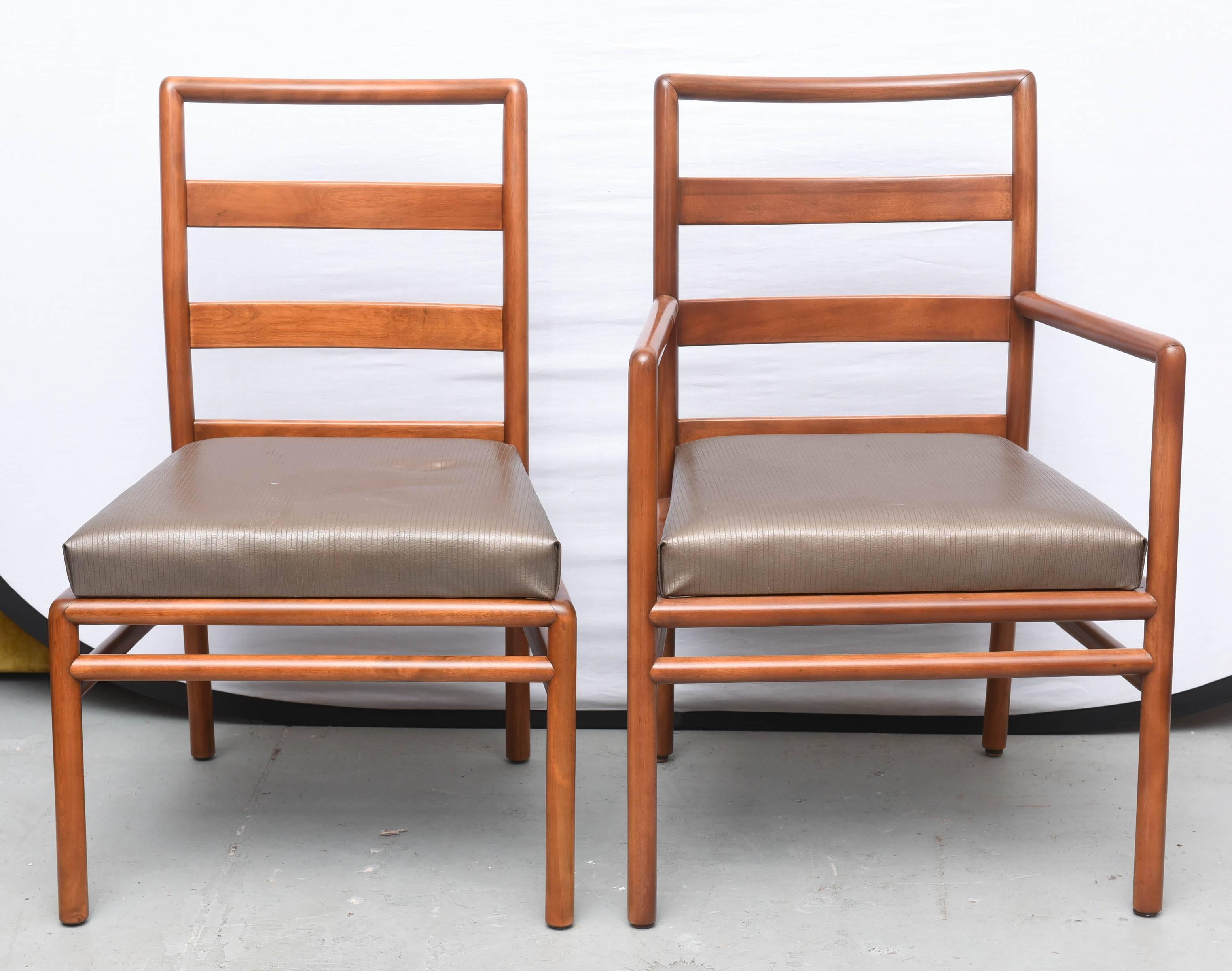 Gorgeous restored ladder back chairs by Robsjohn-Gibbings for Widdicomb in med dark walnut. Two armchairs and six without arms, 1950s, USA.

We also have a set that is light walnut.