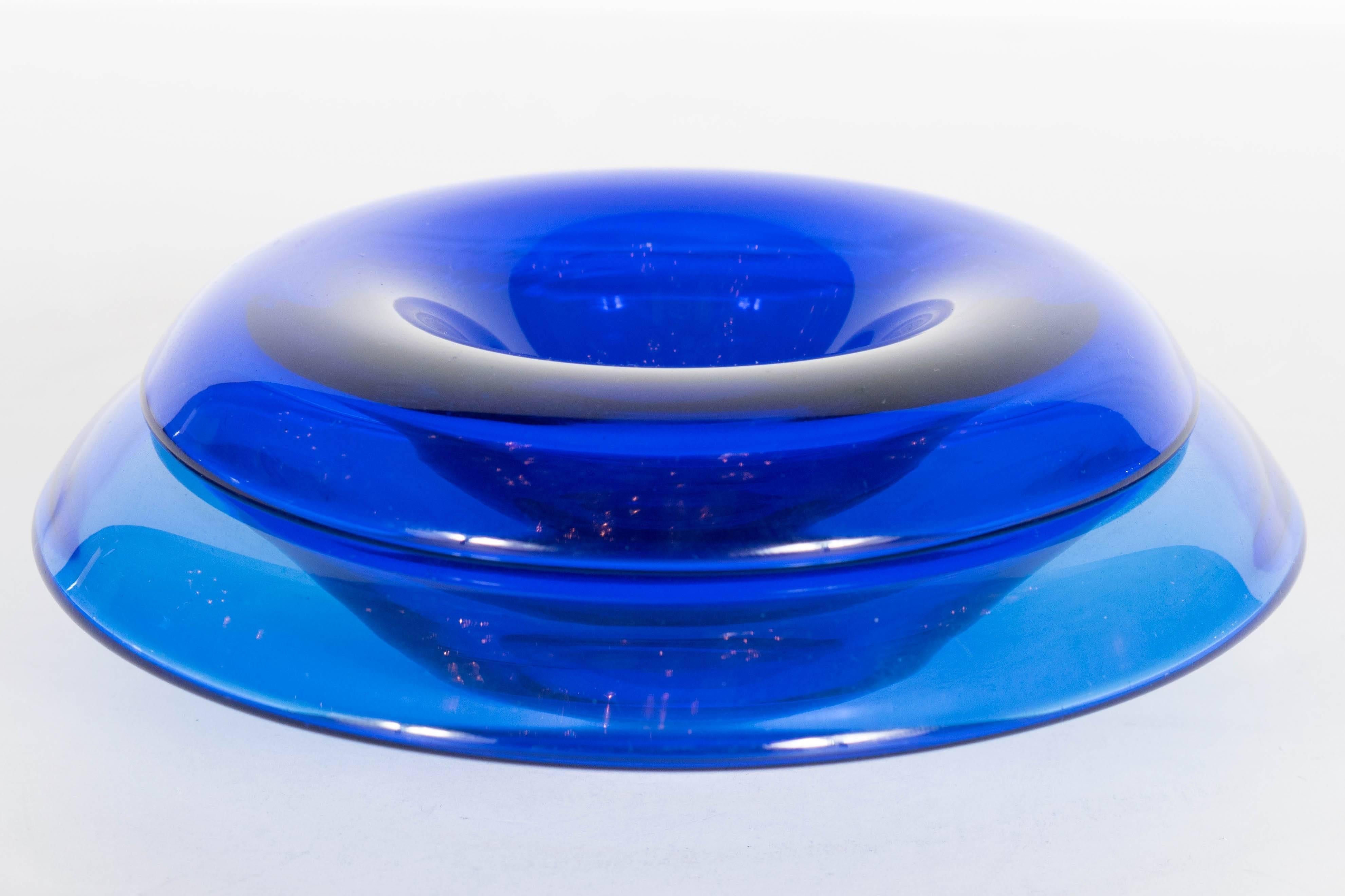 Gorgeous Set of Two Cobalt Murano Glass Bowls by Elsa Peretti for Tiffany's In Excellent Condition In New York, NY