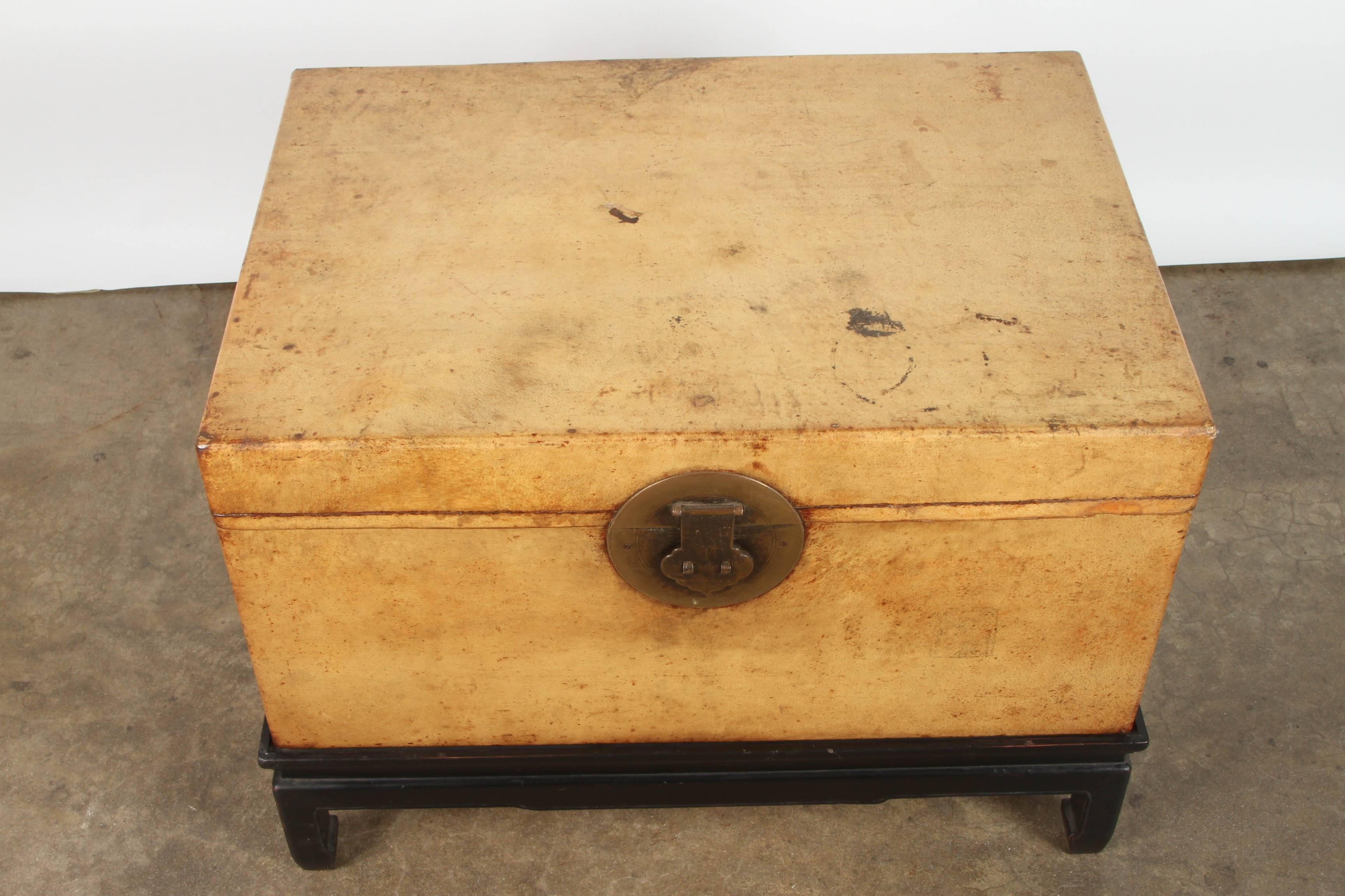 White Leather Chinese Trunk on Stand In Good Condition In Pasadena, CA