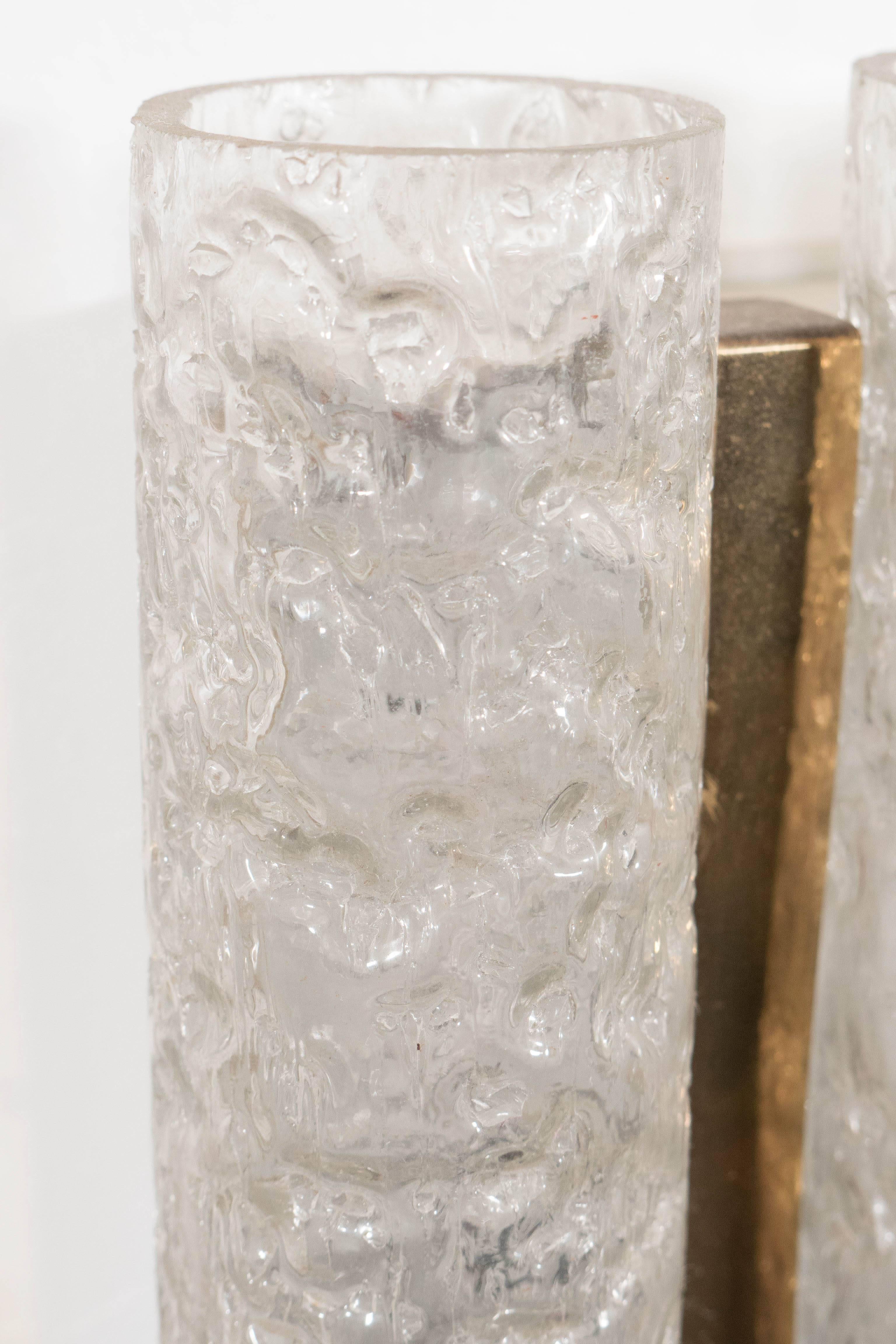 Applique Doria avec trio de prismes cylindriques en verre texturé Bon état - En vente à New York, NY