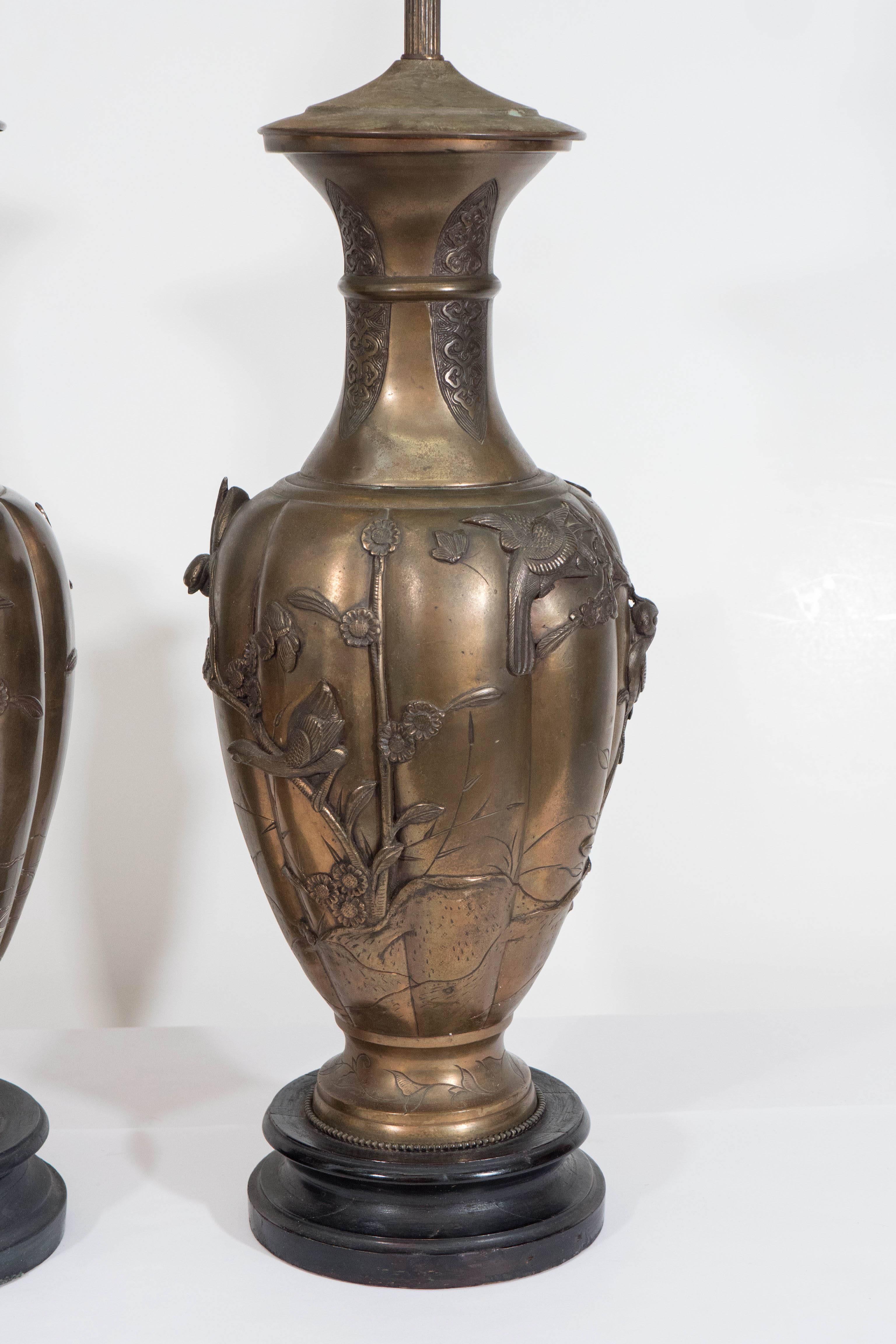 Late 19th - Early 20th Century Pair of Japanese Vase Lamps in Bronze In Good Condition In New York, NY