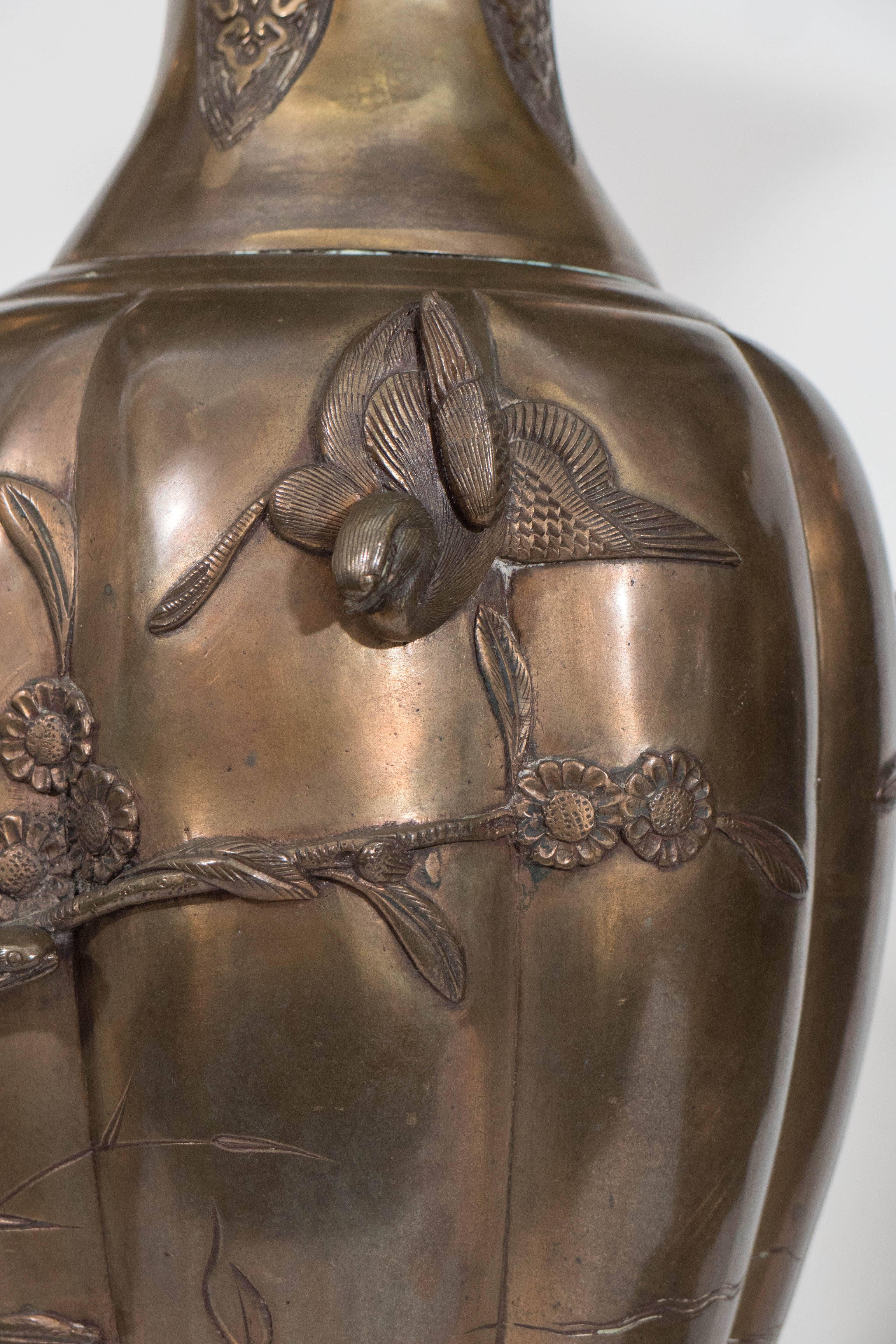 Late 19th - Early 20th Century Pair of Japanese Vase Lamps in Bronze 2