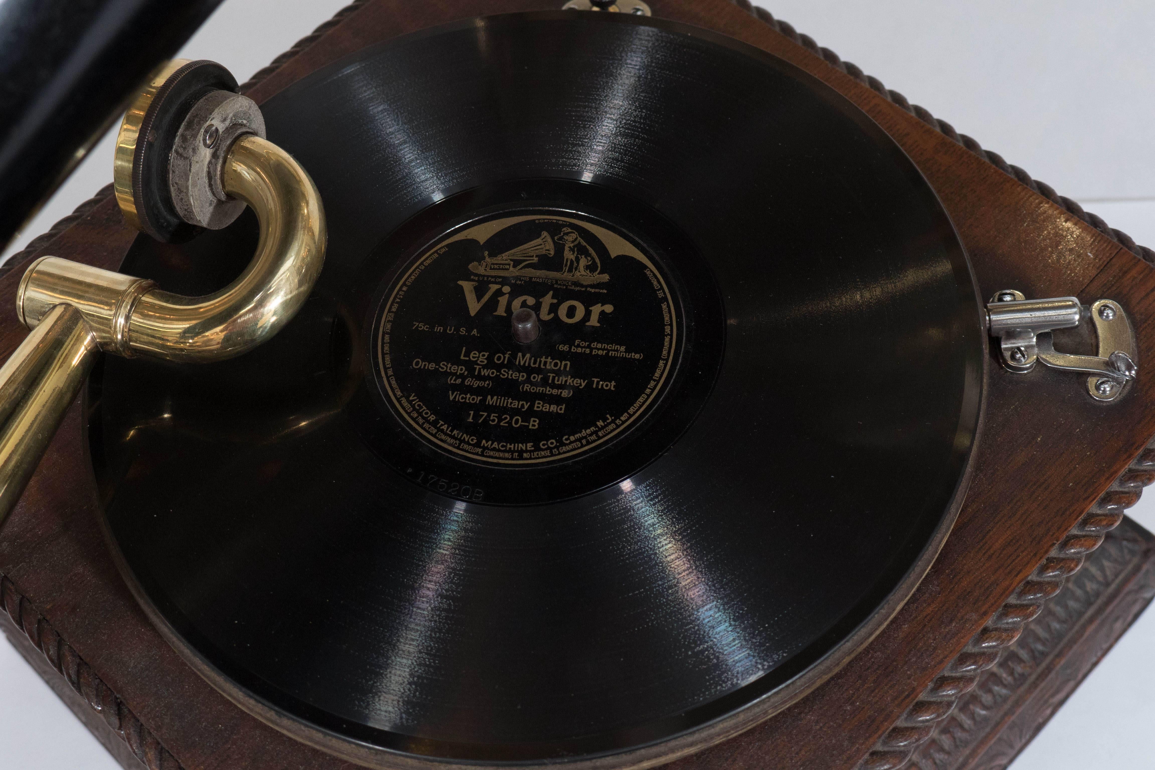 Early 20th Century Victor 'Monarch Special' Phonograph 1