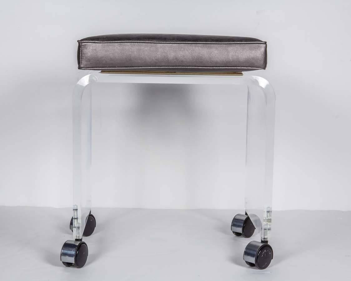 Mid-Century Modern Lucite Stool in Luxe Metallic Vegan Leather In Excellent Condition In Fort Lauderdale, FL