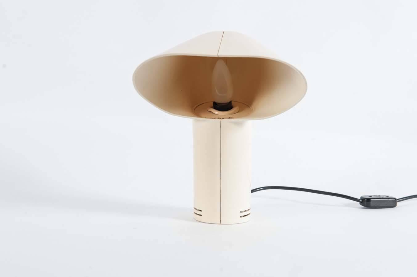 Sorella lamp, a design by Harvey Guzzini for iGuzzini from 1972.
This gorgeous space-age lamp starred in the tv series Space and in the James Bond movie Moonraker.
In a good condition, minor discoloring of the plastic.