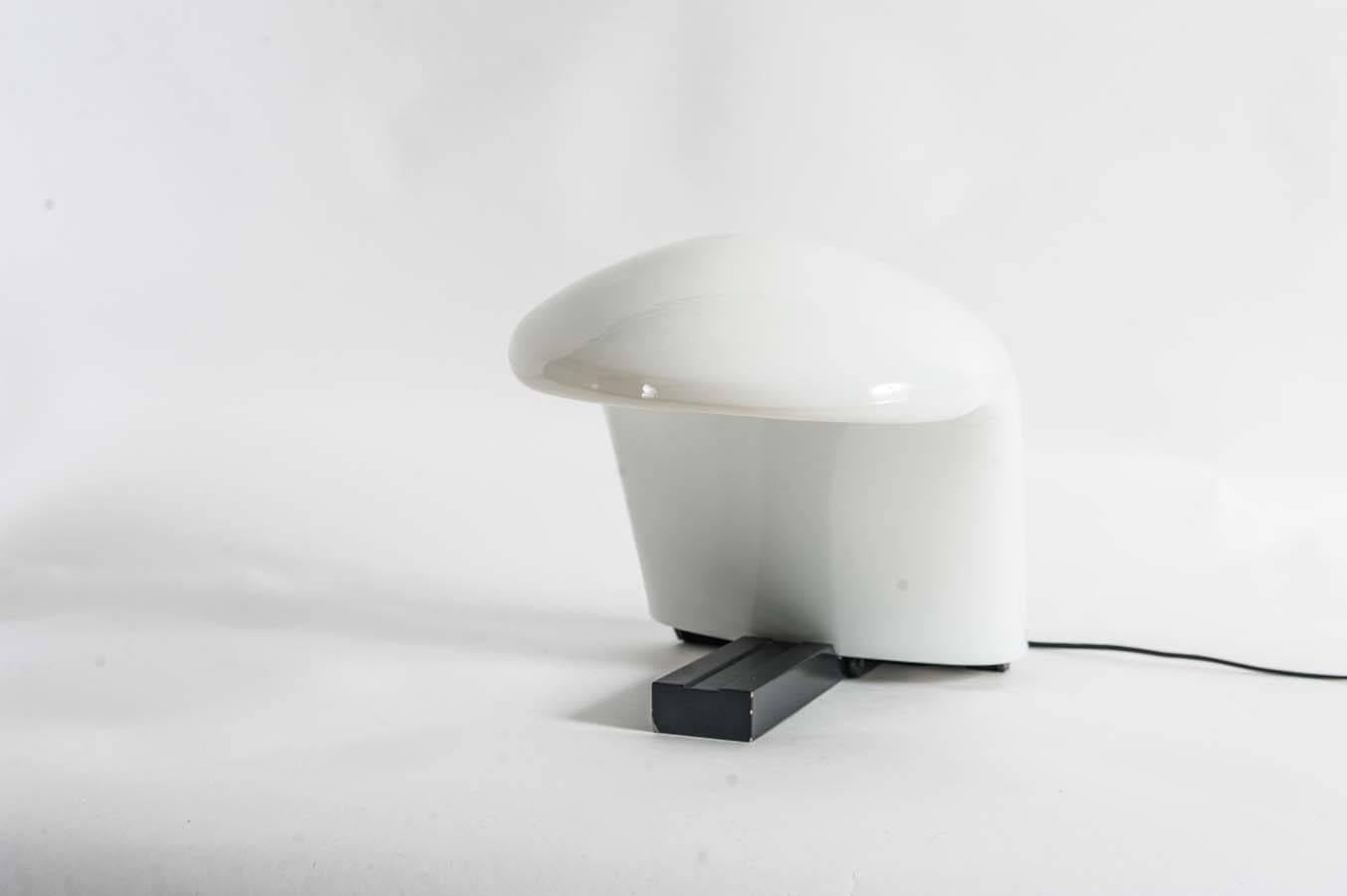 Lampe de bureau italienne de style postmoderne en acier et verre de Murano par Leucos Bon état - En vente à Doornspijk, NL