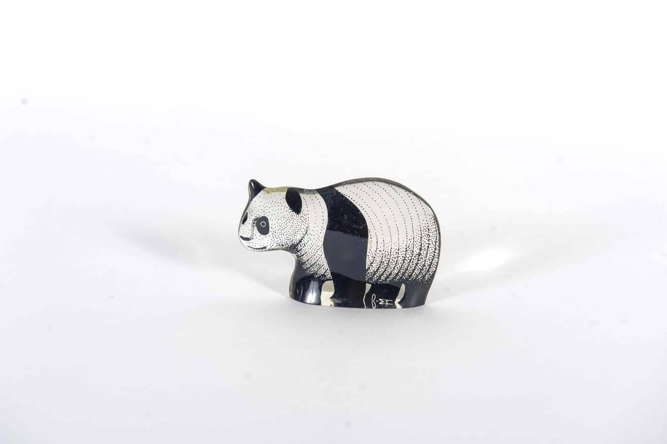 Due giovani orsi panda realizzati da Abraham Palatnik (1928).
Entrambi sono firmati con: 