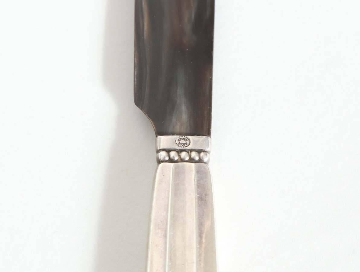 Horn Caviar Server and Jensen Acorn Pattern Horn Blade Caviar Knife In Good Condition In New York, NY